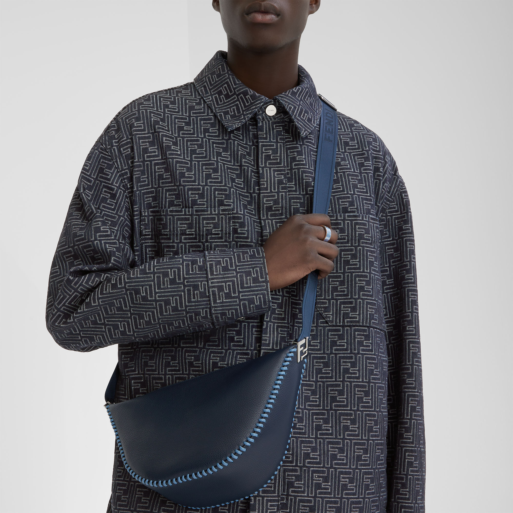 Fendi Roma レザー フェンディ メロン スモール レザー ブルー Fendi Roma レザー フェンディ メロン スモール レザー ブルー