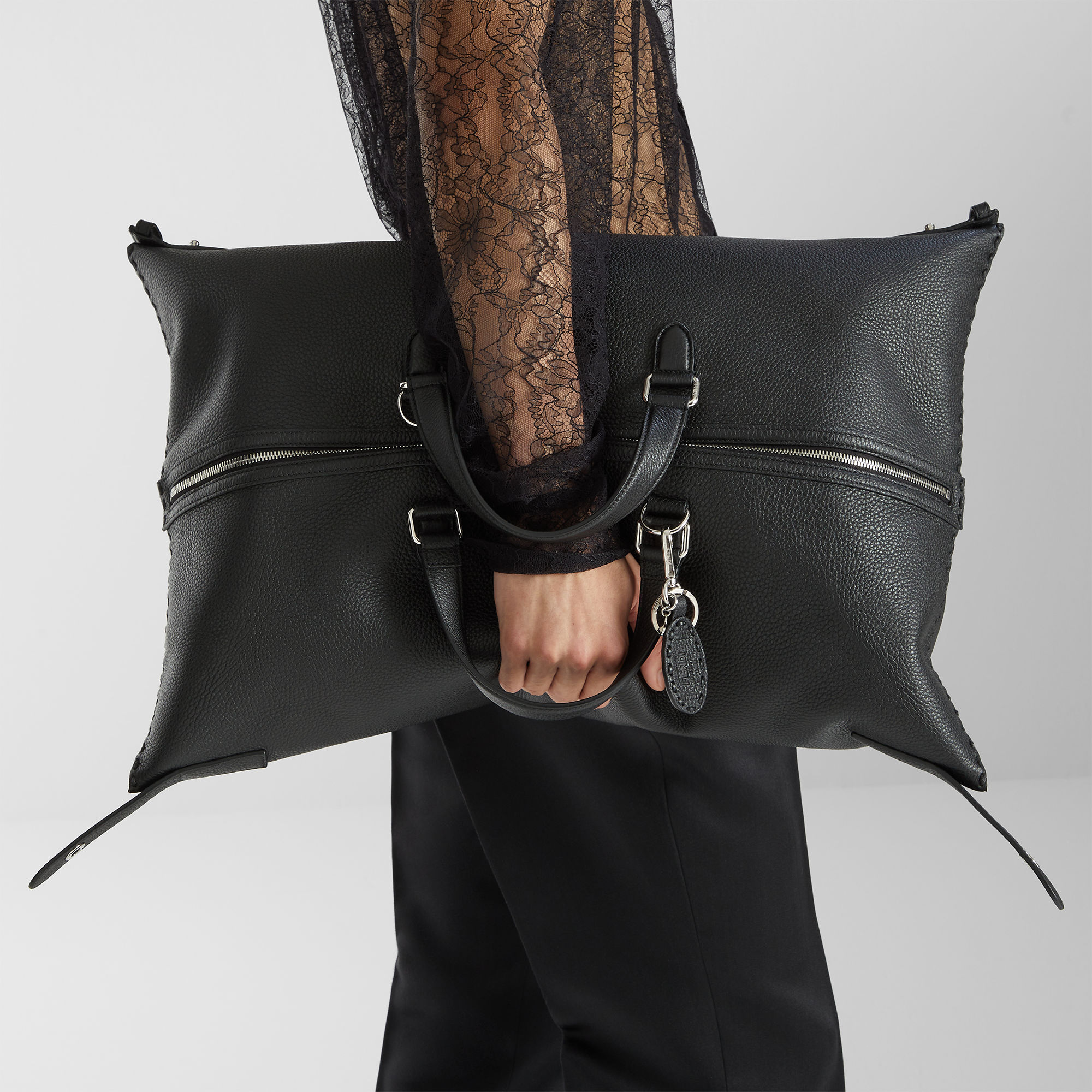 フェンディ シエスタ ミディアム セレリア カーフレザー