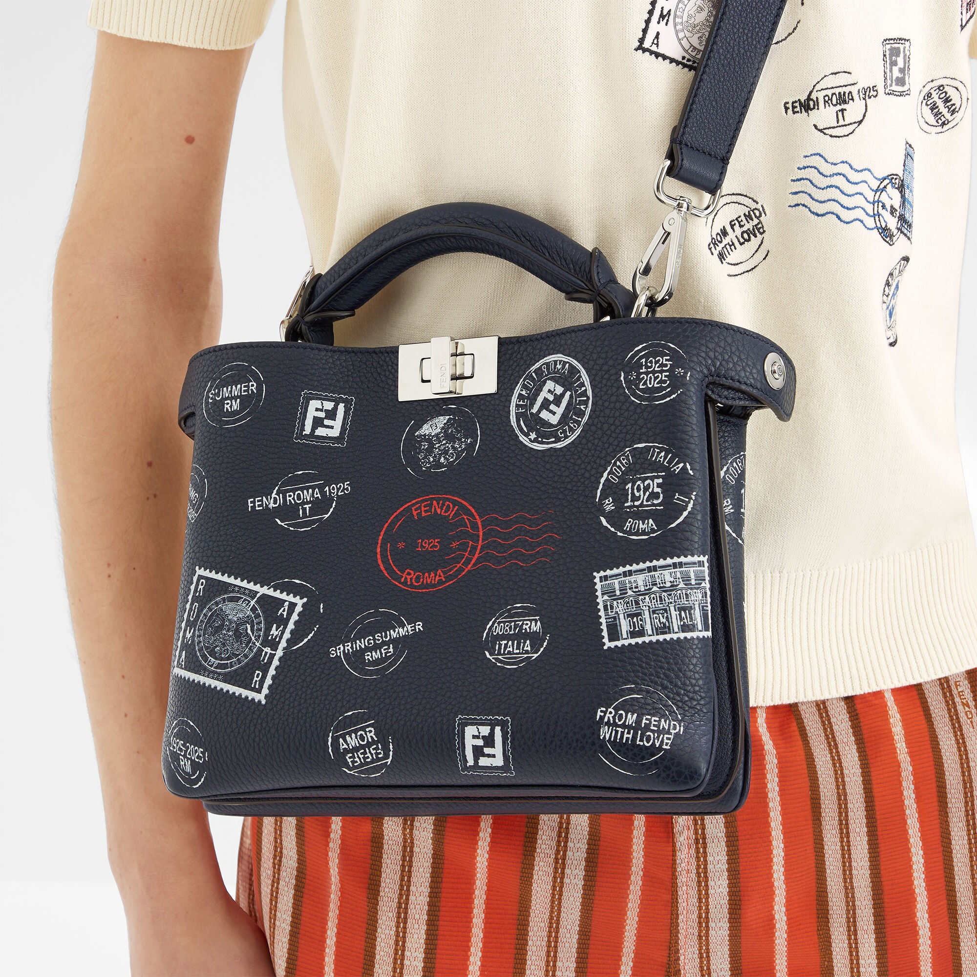 関税込国内発送★FENDI ピーカブー ソフトバッグ スモール★ 8BN365AOVHF0E65_03?wid=2000&