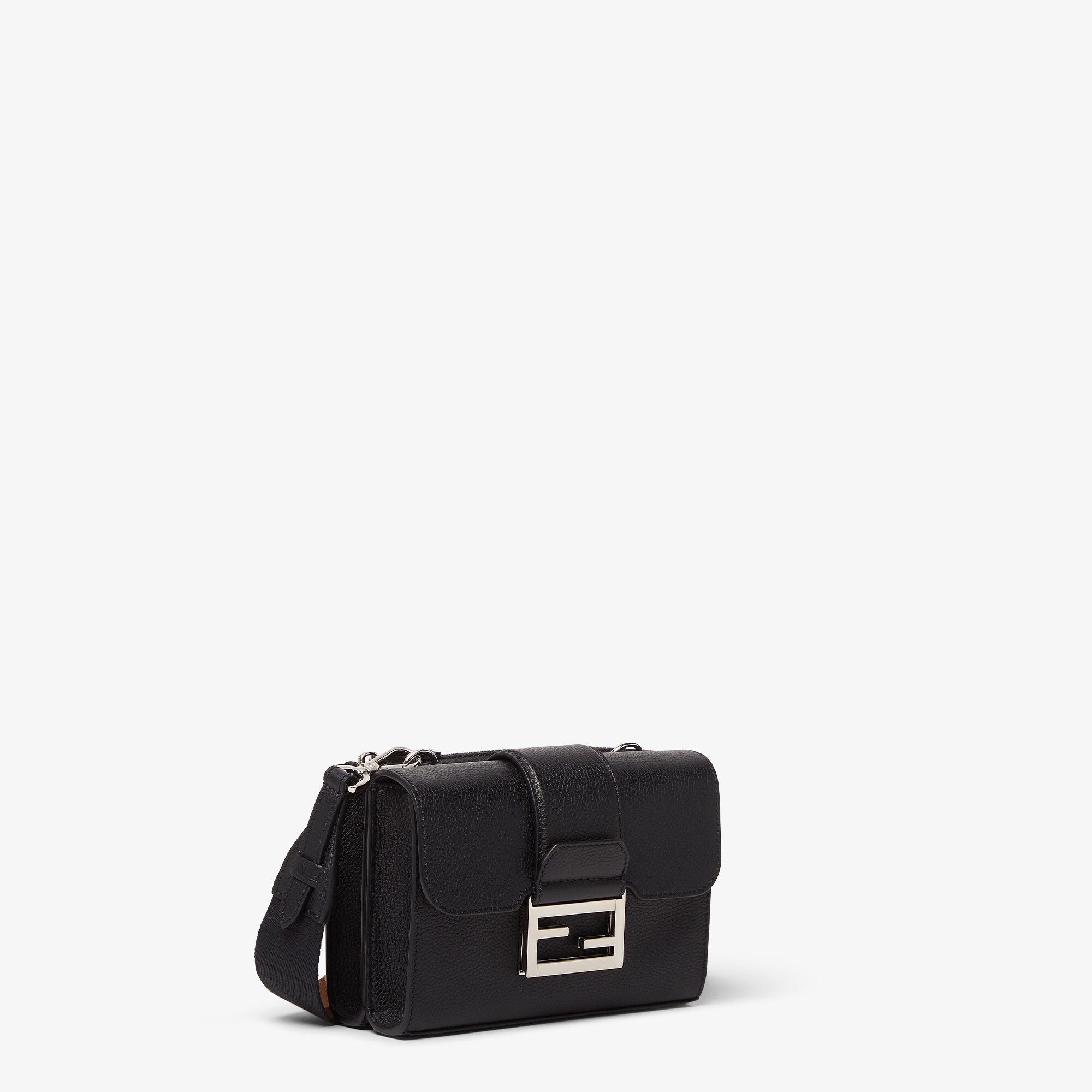 楽天市場】FENDI フェンディ 7M0280 AG0L カラー2色 レザー 三