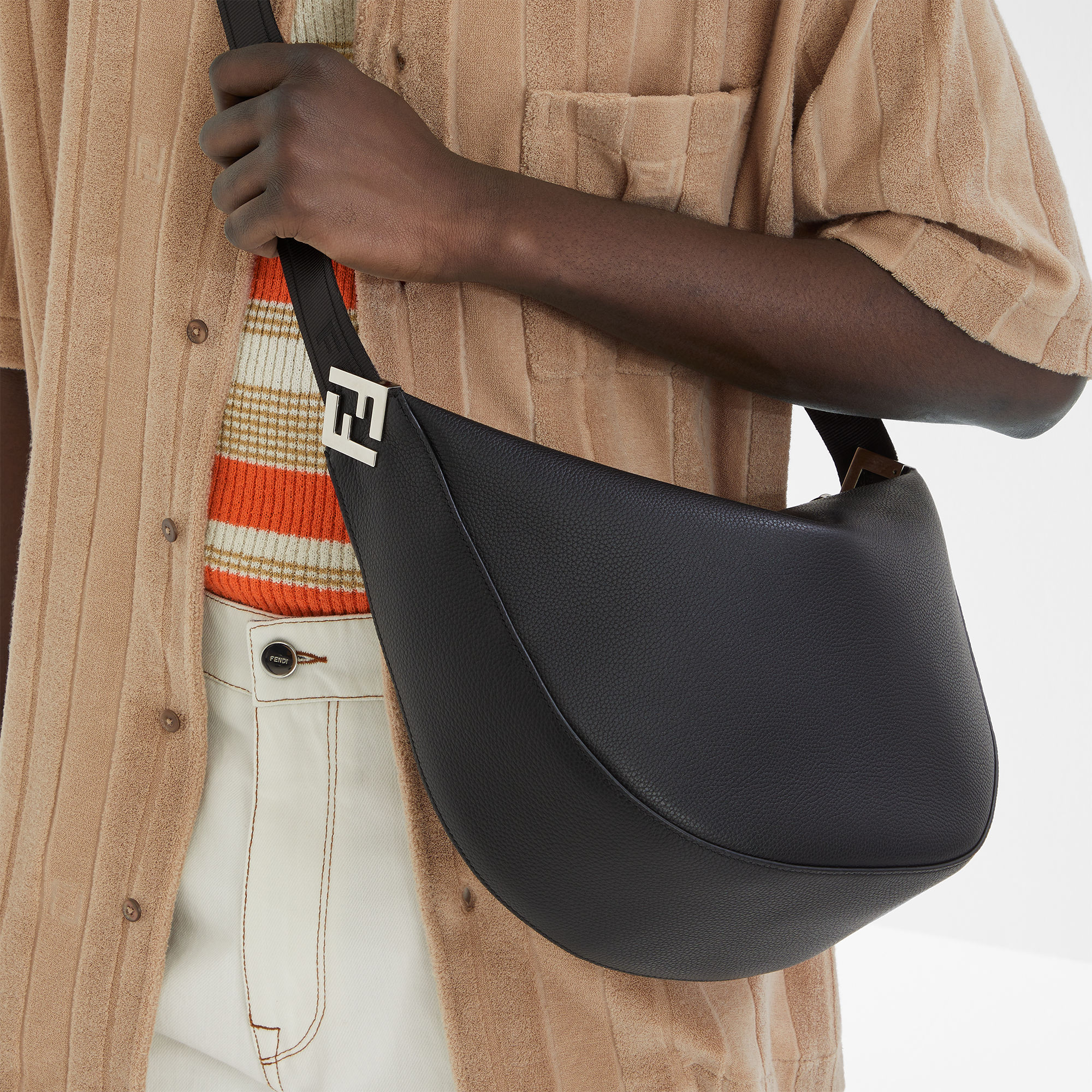 FFスクエア フェンディ メロン ミディアム レザー ブラック | Fendi