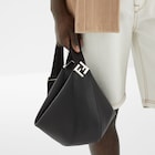 حقيبة Fendi Melon بحجم متوسط مع Fendi Roma من الجلد