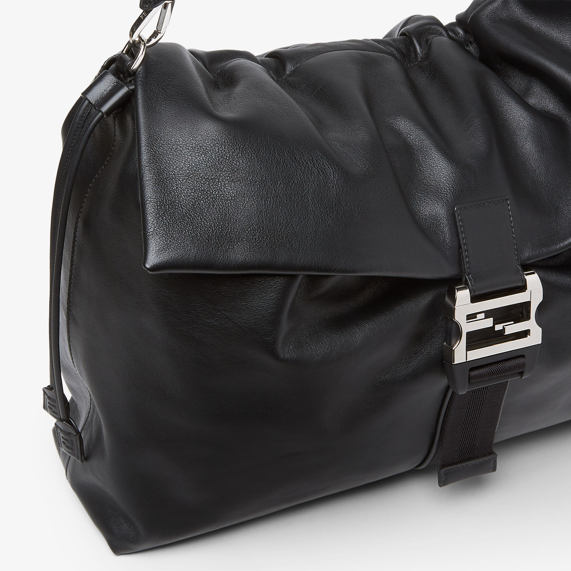 FUCT メッセンジャーバッグ ブラック fuct（ファクト）の「FUCT BACKDROP MESSENGER（メッセンジャー