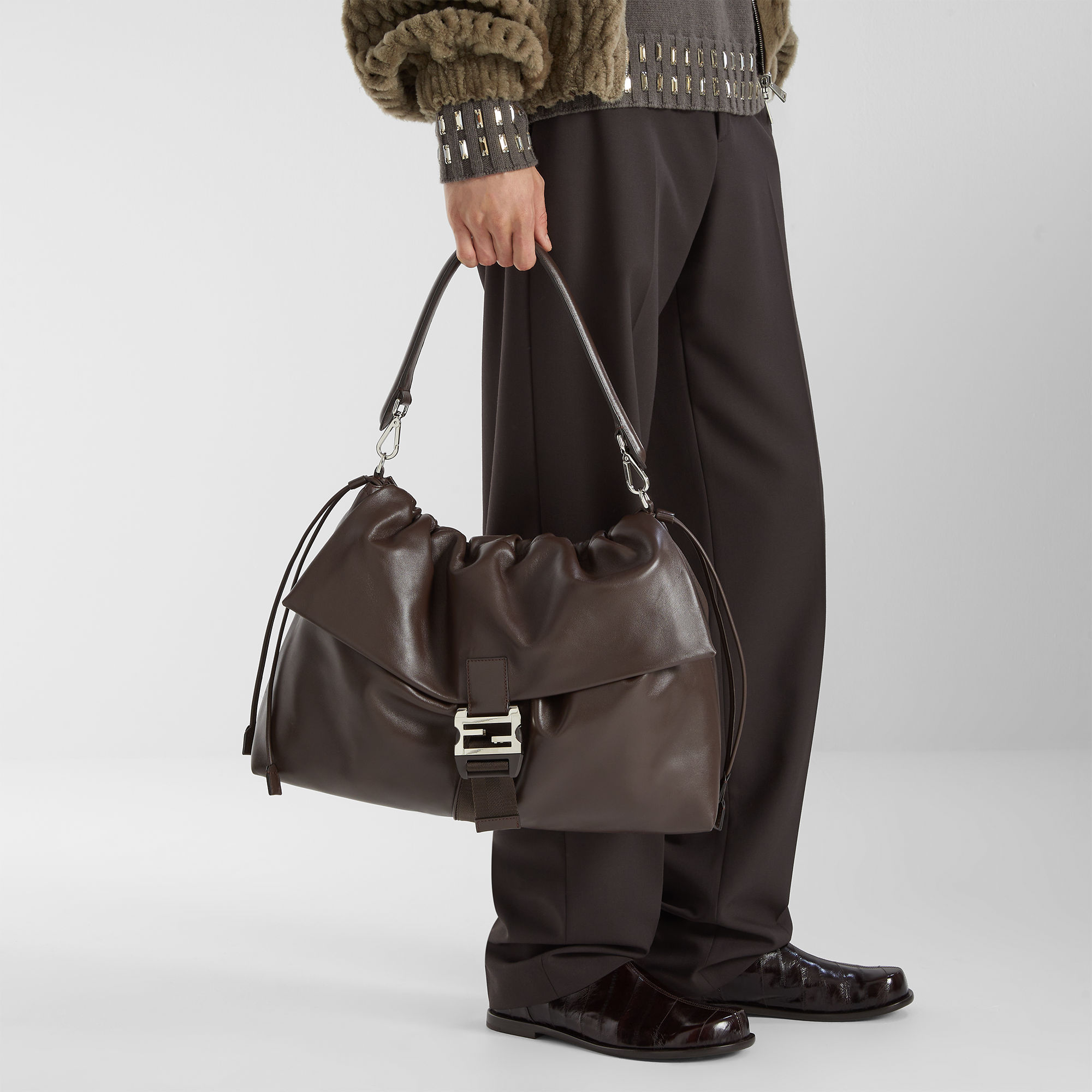 FENDI ブラウン ブラック バッグ フェンディ フラックス マキシ メッセンジャーバッグ レザー