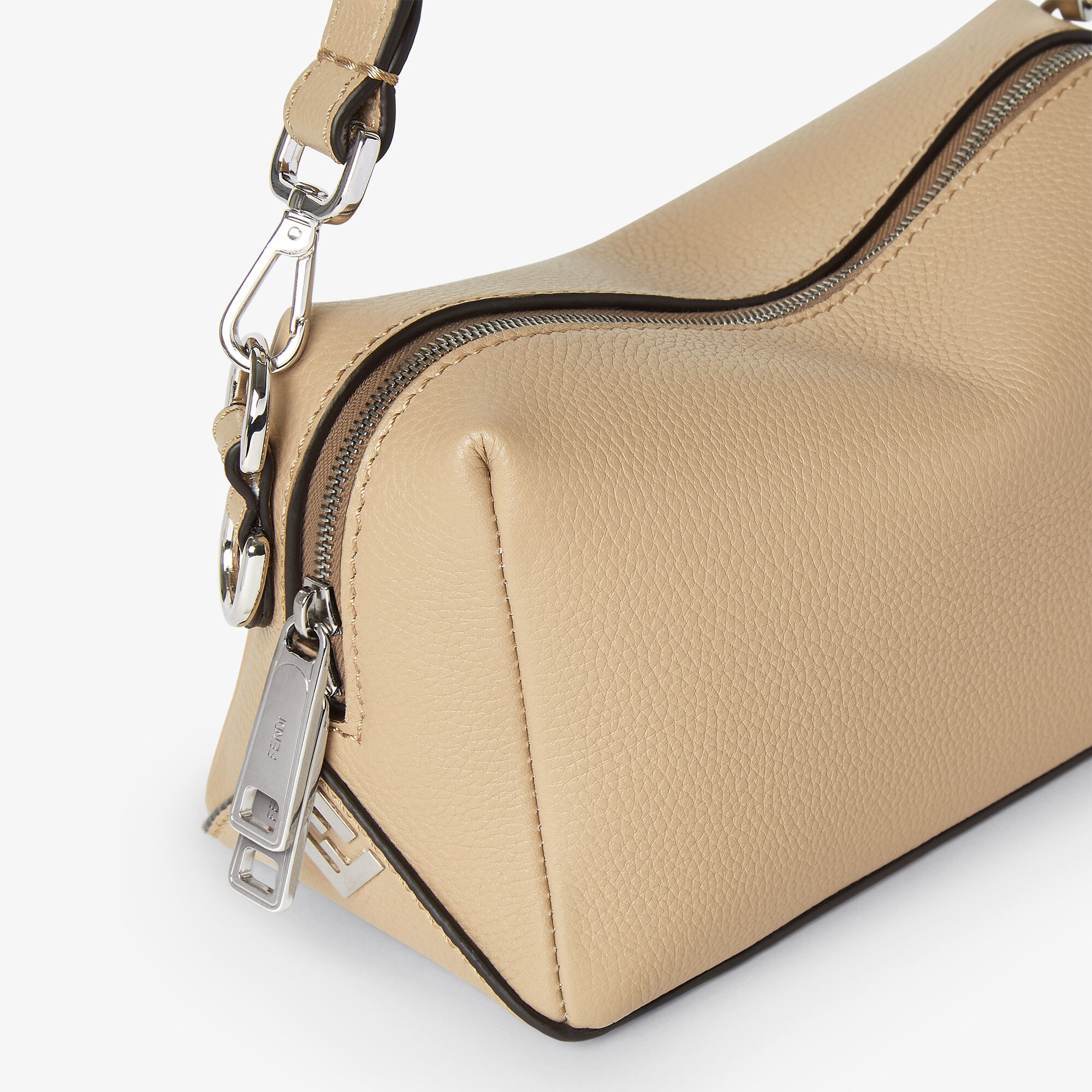 フェンディ ルイ スモール レザー ベージュ | Fendi