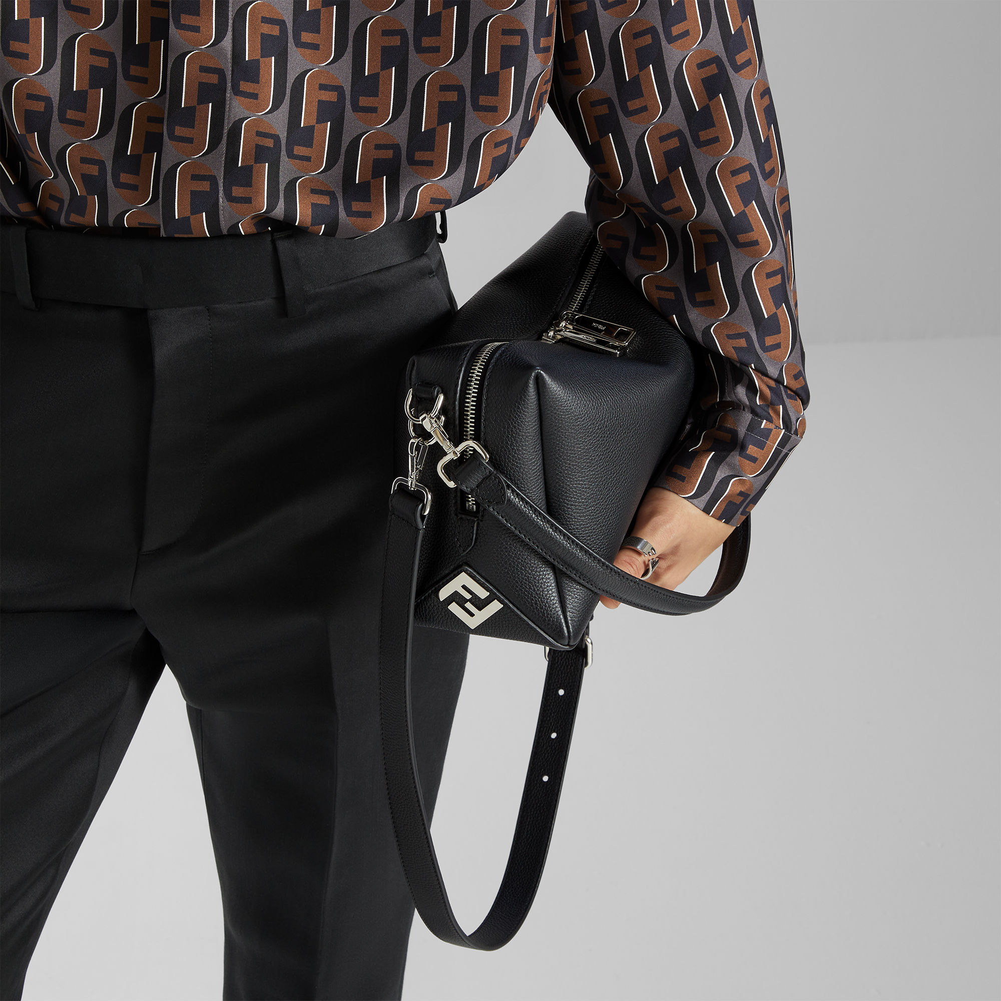 ショルダーバッグ FENDI Men Shoulder bag Black 7VA607APDO F0GXN 楽天市場】フェンディ FENDI ショルダーバッグ ブラック メンズ