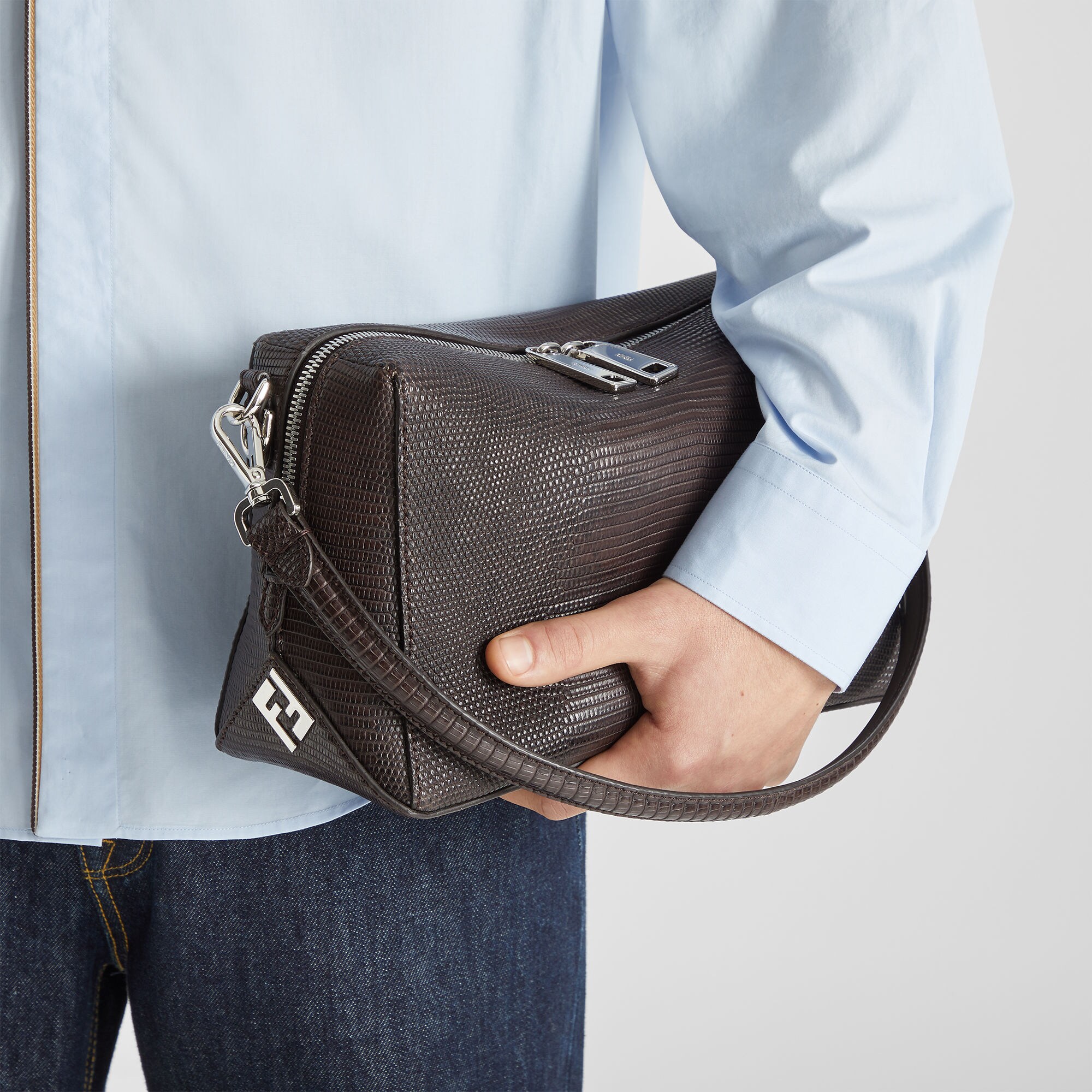 حقيبة Fendi Lui بحجم متوسط حقيبة من جلد السحلية باللون البني الداكن 2