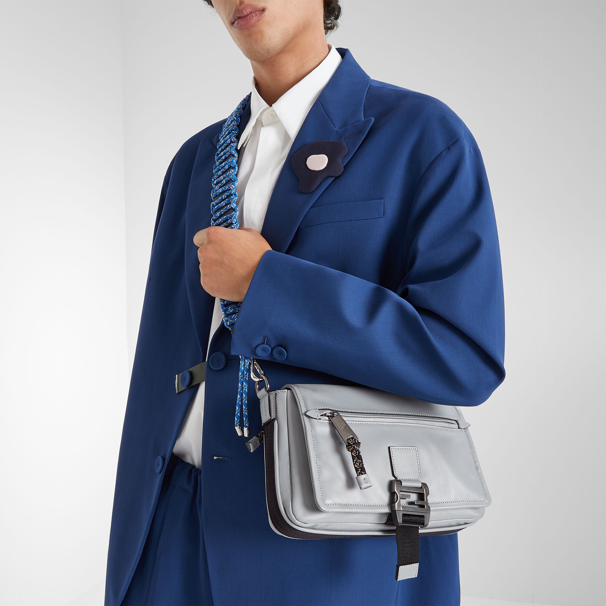 フェンディ フラックス メッセンジャーバッグ レザー グレー | Fendi