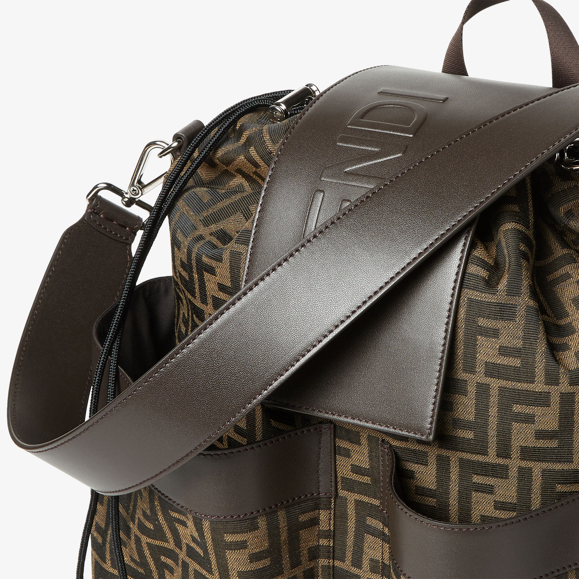 大型款式FENDI Strike 布料拼色| Fendi 大型款式FENDI Strike 布料拼色| Fendi