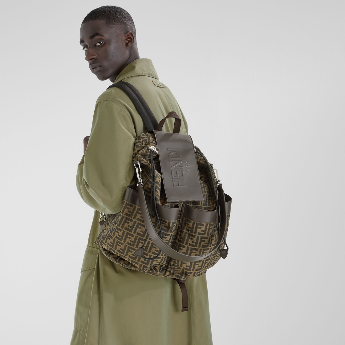 メンズ デザイナー バックパック | FENDI JP メンズ デザイナー バックパック | FENDI JP