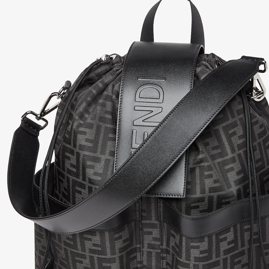 メンズ デザイナー バックパック | FENDI JP メンズ デザイナー バックパック | FENDI JP