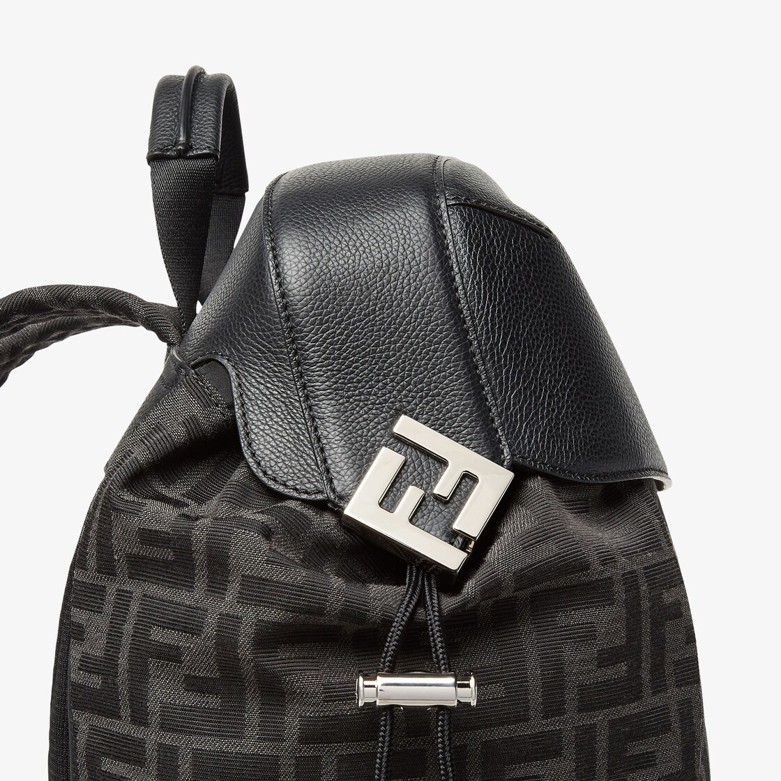 حقيبة Fendi Drive من الجاكار مع طباعة FF