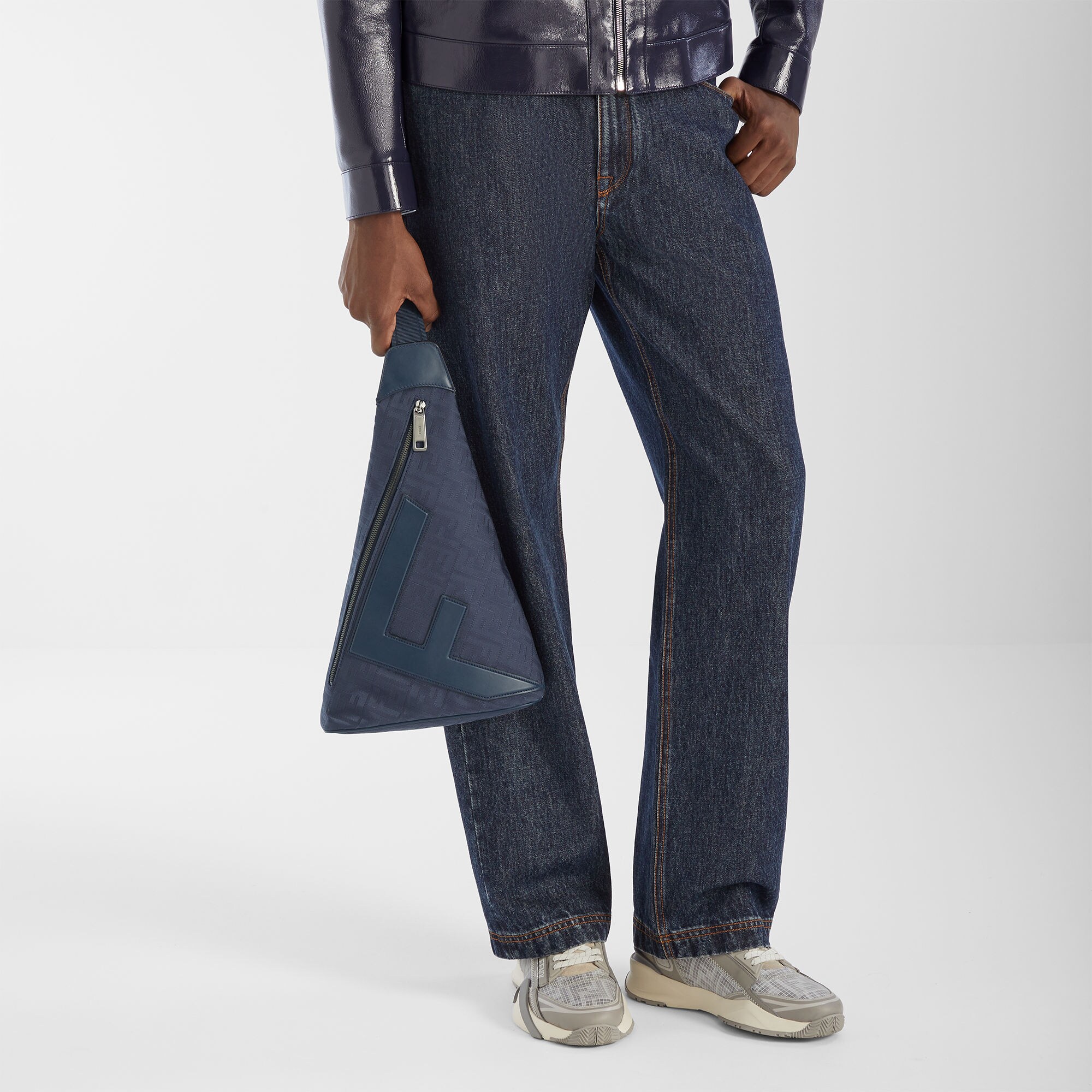 【新品】フェンディ フェンディ コーノ ラージ 7VZ092 APDR ショルダーバッグ Fendi Roma レザー フェンディ コーノ ラージ レザー ブラック | Fendi