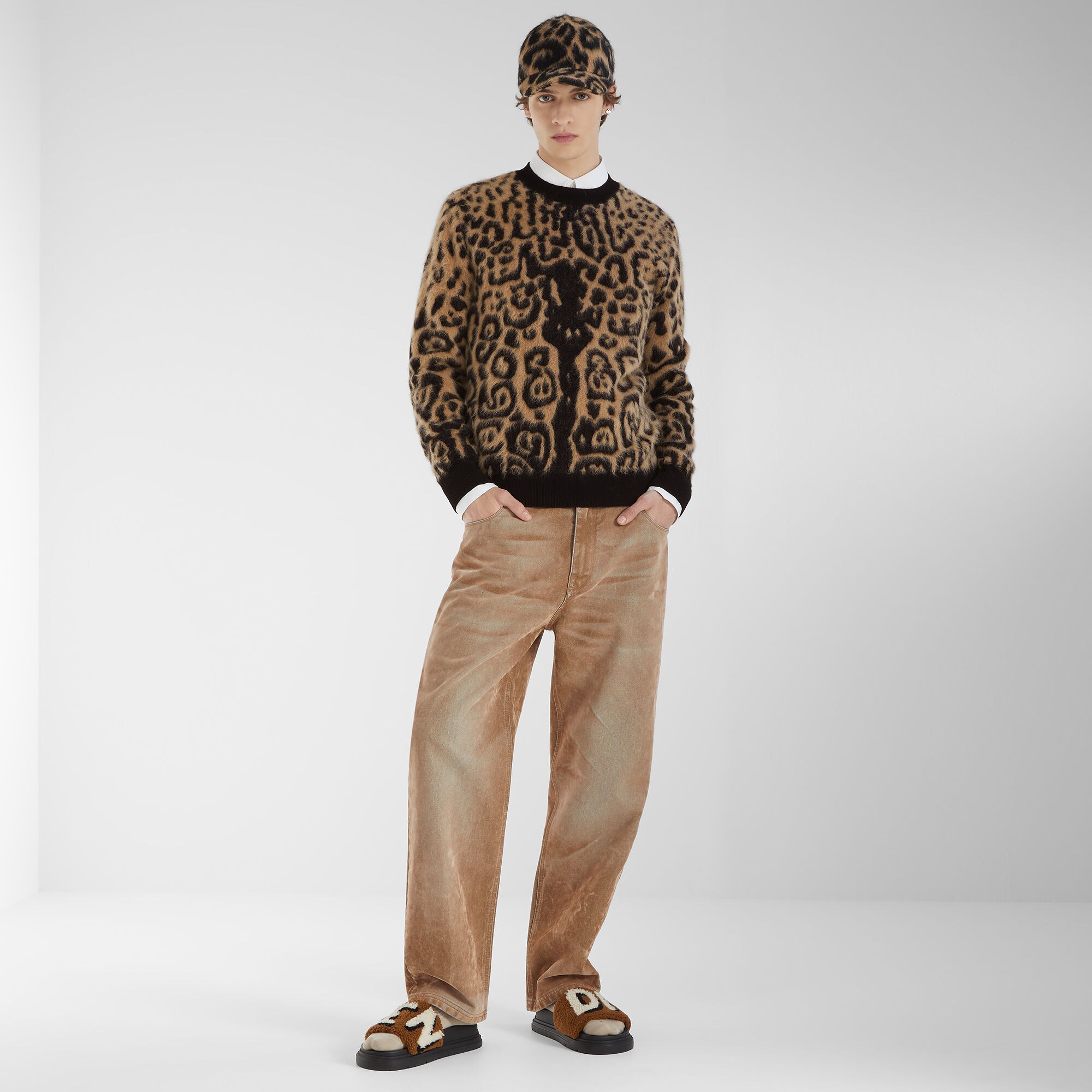 7X1824AYA7F1TPP_99?wid=2000&