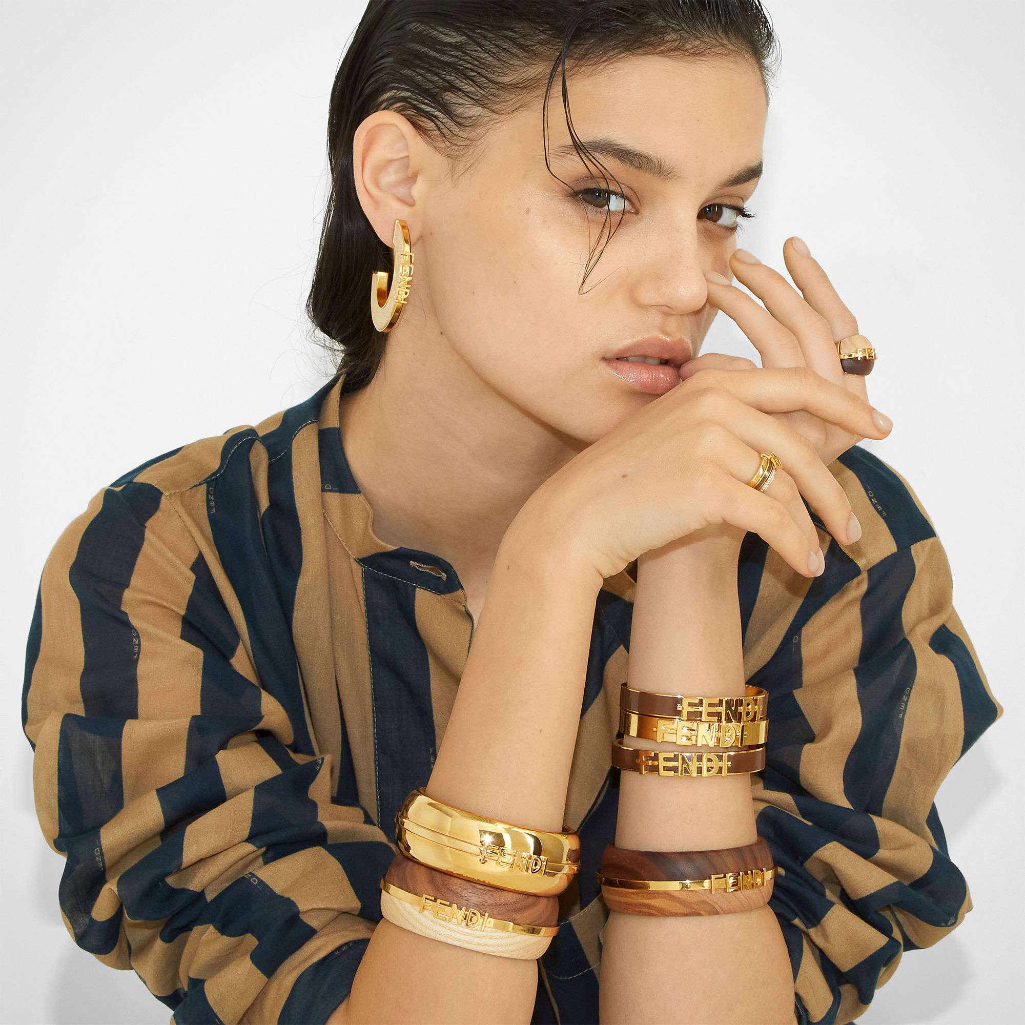 フェンディグラフィ バングル ゴールド仕上げ ブラウン | Fendi フェンディグラフィ バングル ゴールド仕上げ ブラウン | Fendi