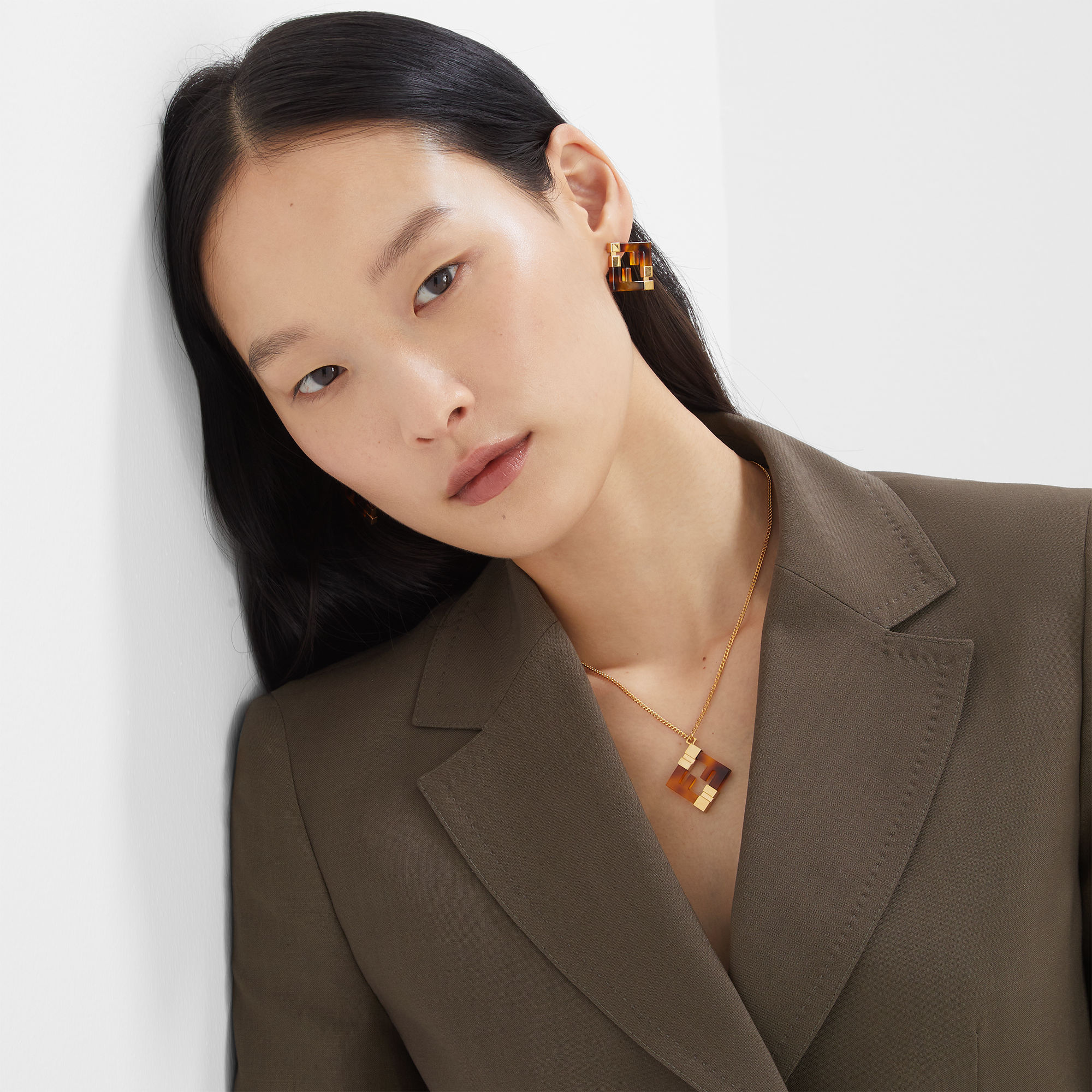 フォーエバー フェンディ ピアス ゴールドカラー仕上げ ブラウン フォーエバー フェンディ ピアス ゴールドカラー仕上げ ブラウン