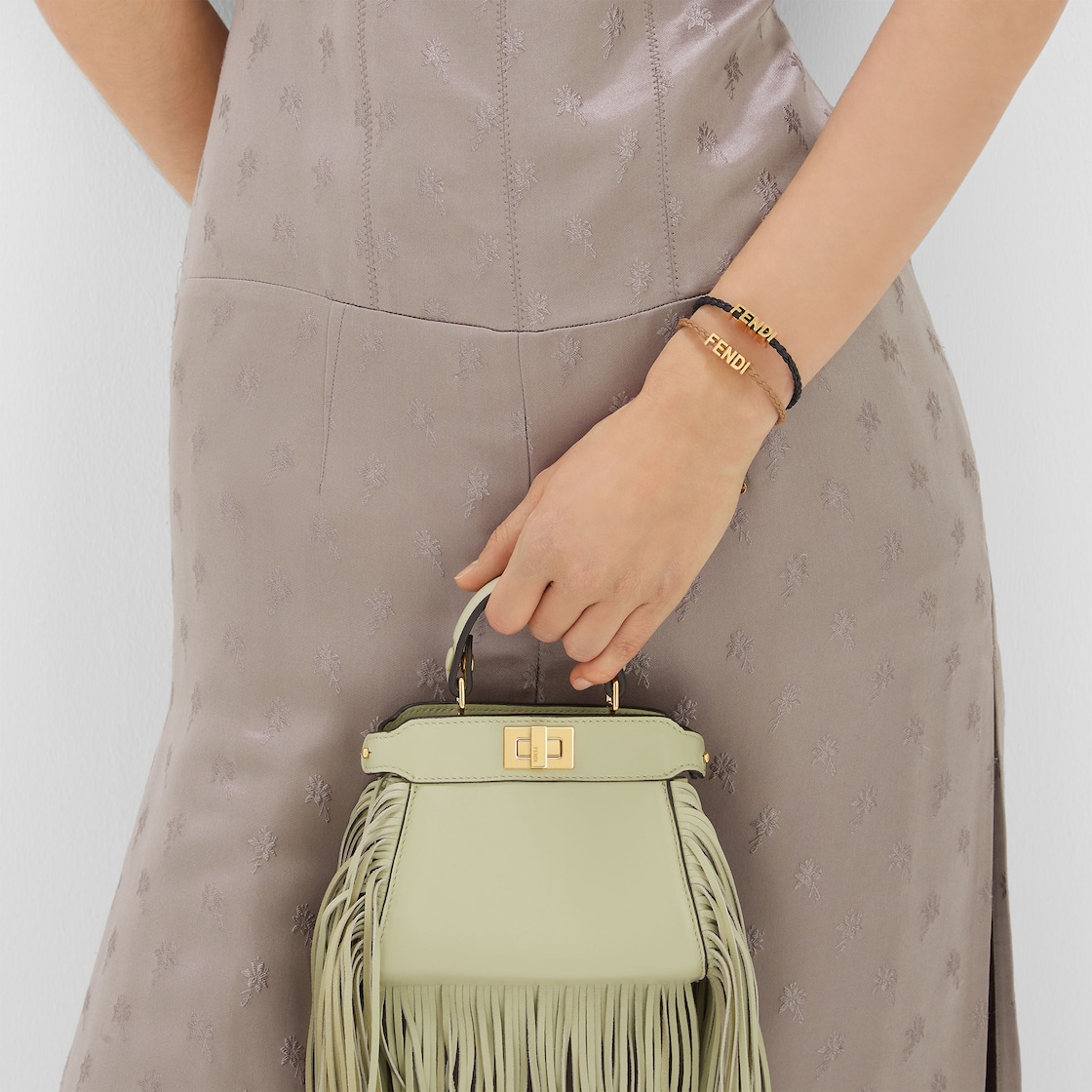 ウィメンズ デザイナー ブレスレット | FENDI JP ウィメンズ デザイナー ブレスレット | FENDI JP
