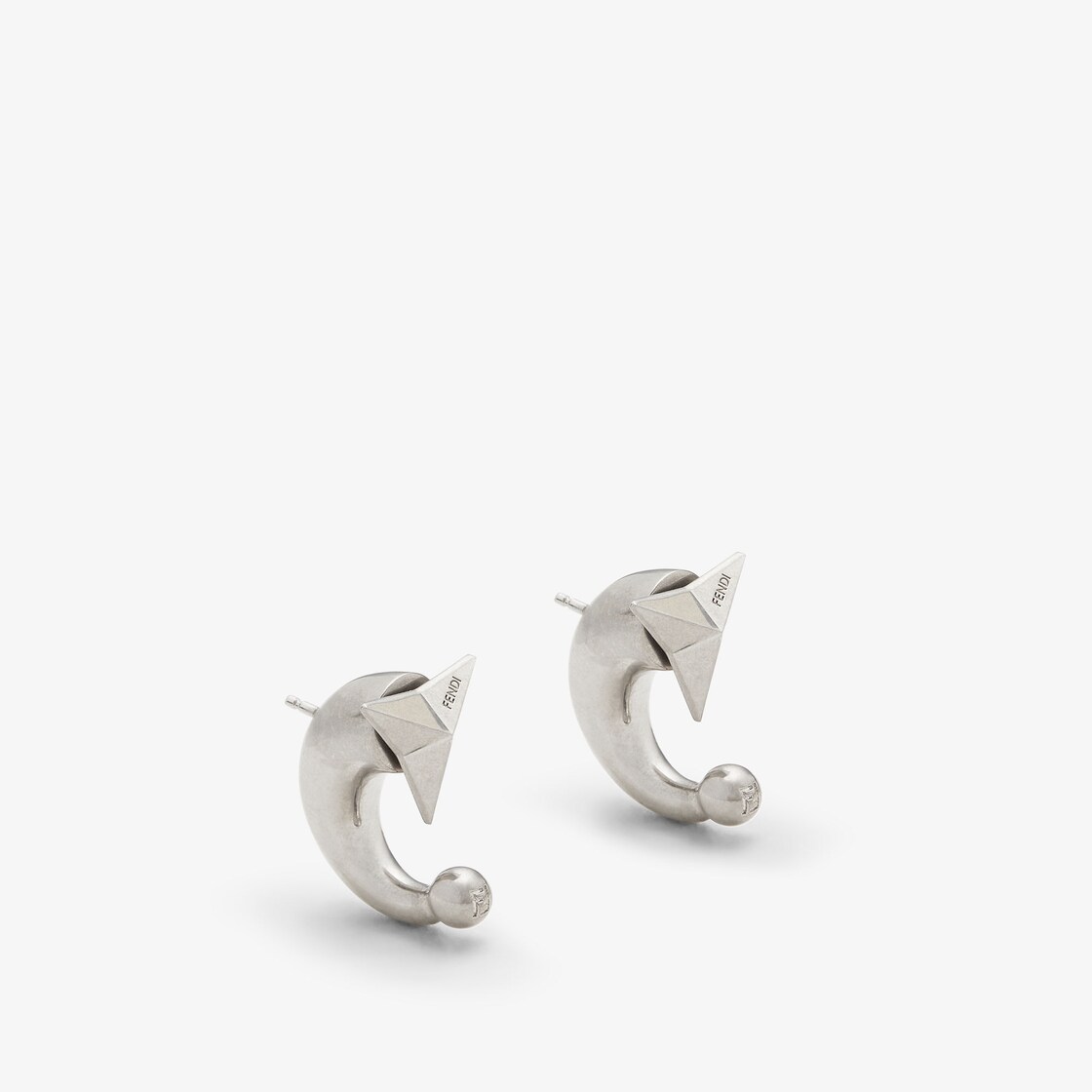フェンディ サイン ピアス