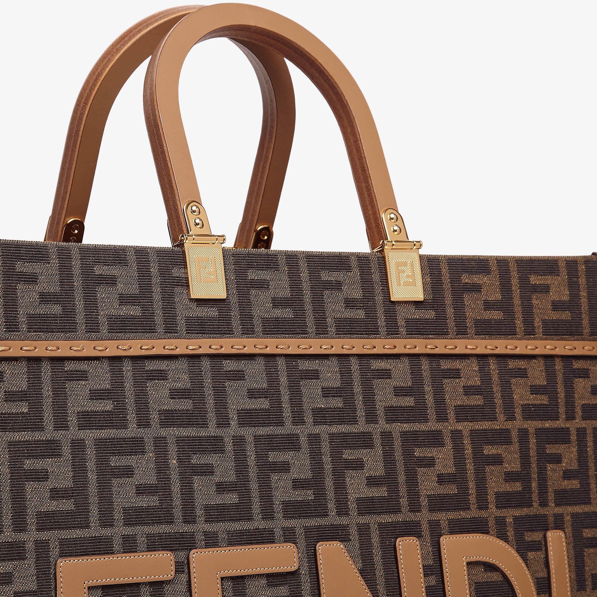 国内発 すぐ届くFENDI フェンディー ロゴ レザー トート (FENDI
