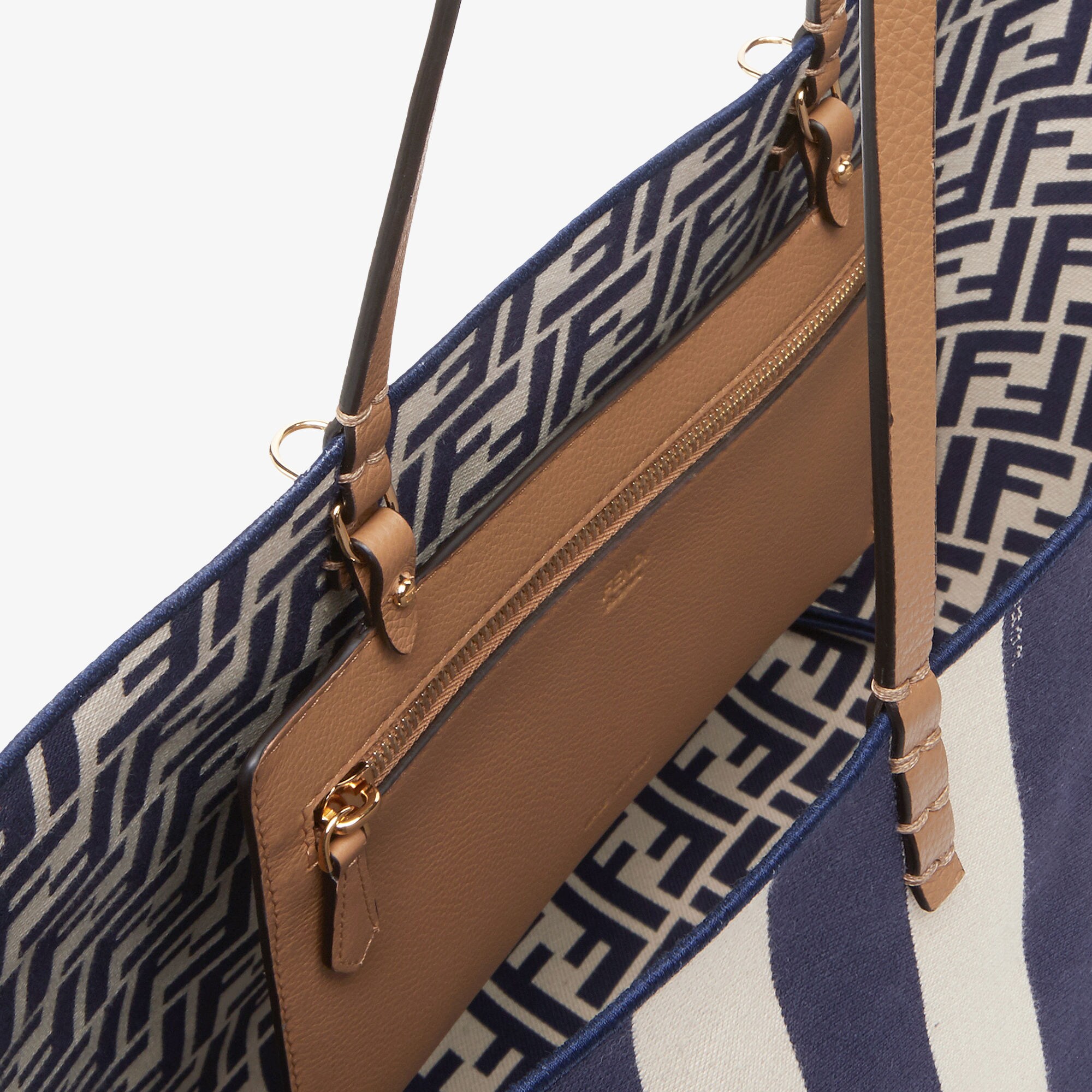 8BH425AS86F1PIR_05?wid=2000&