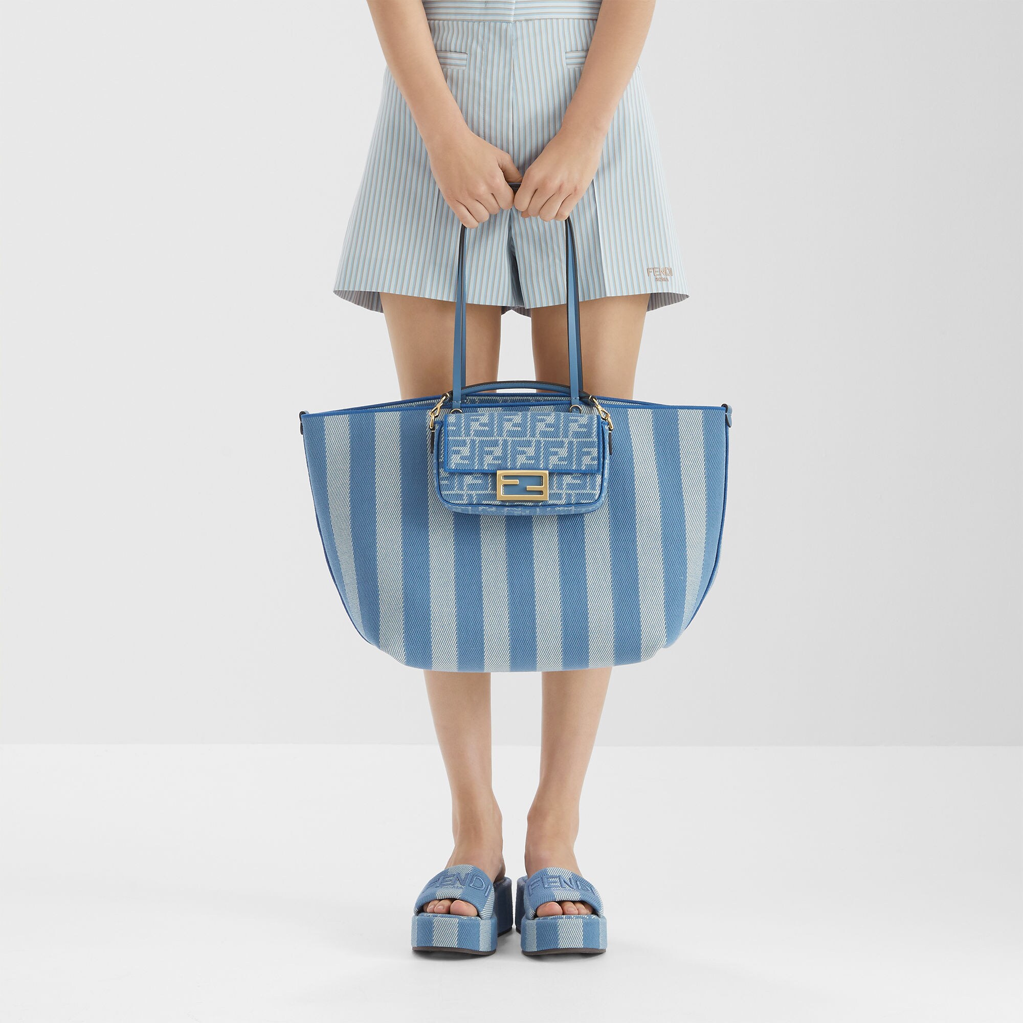トートバッグ FENDI 'Roll Large' shopping bag Blue FENDI - Roll Large Tote Bag Fendi