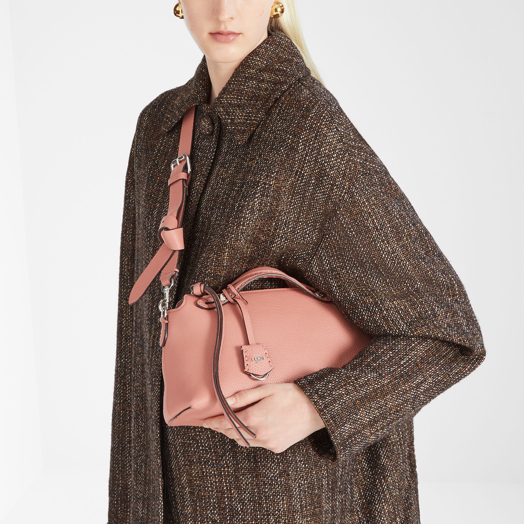 な*能様 FENDI セレリア 2wayレザー イングリッシュローズ ピンクベー FENDI セレリア 2wayレザー イングリッシュローズ ピンクベージュ