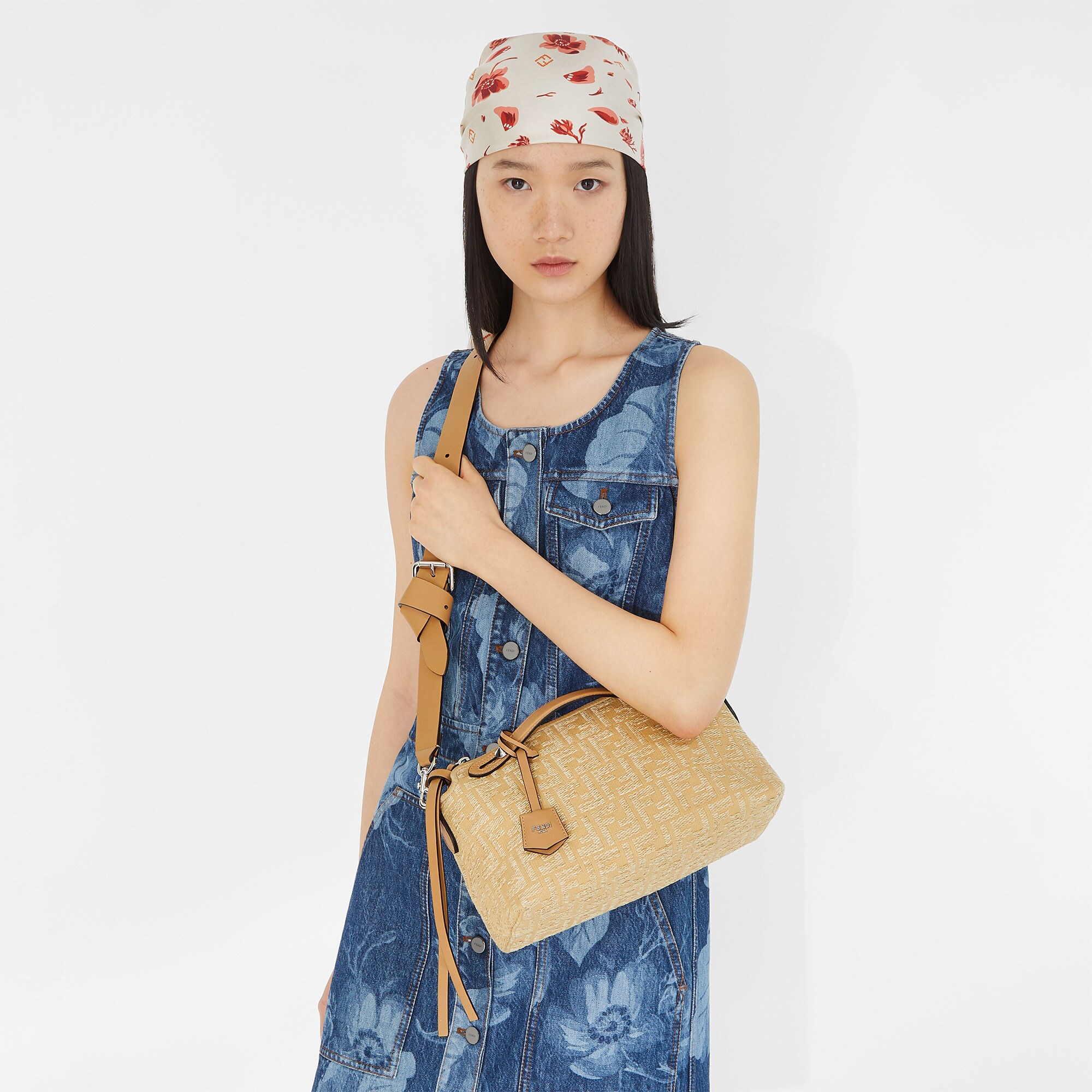 FENDI 25SS ベージュラフィアFF ジャカード バイザウェイ バイ ザ ウェイ ソフト ミディアム ファブリック ベージュ | Fendi
