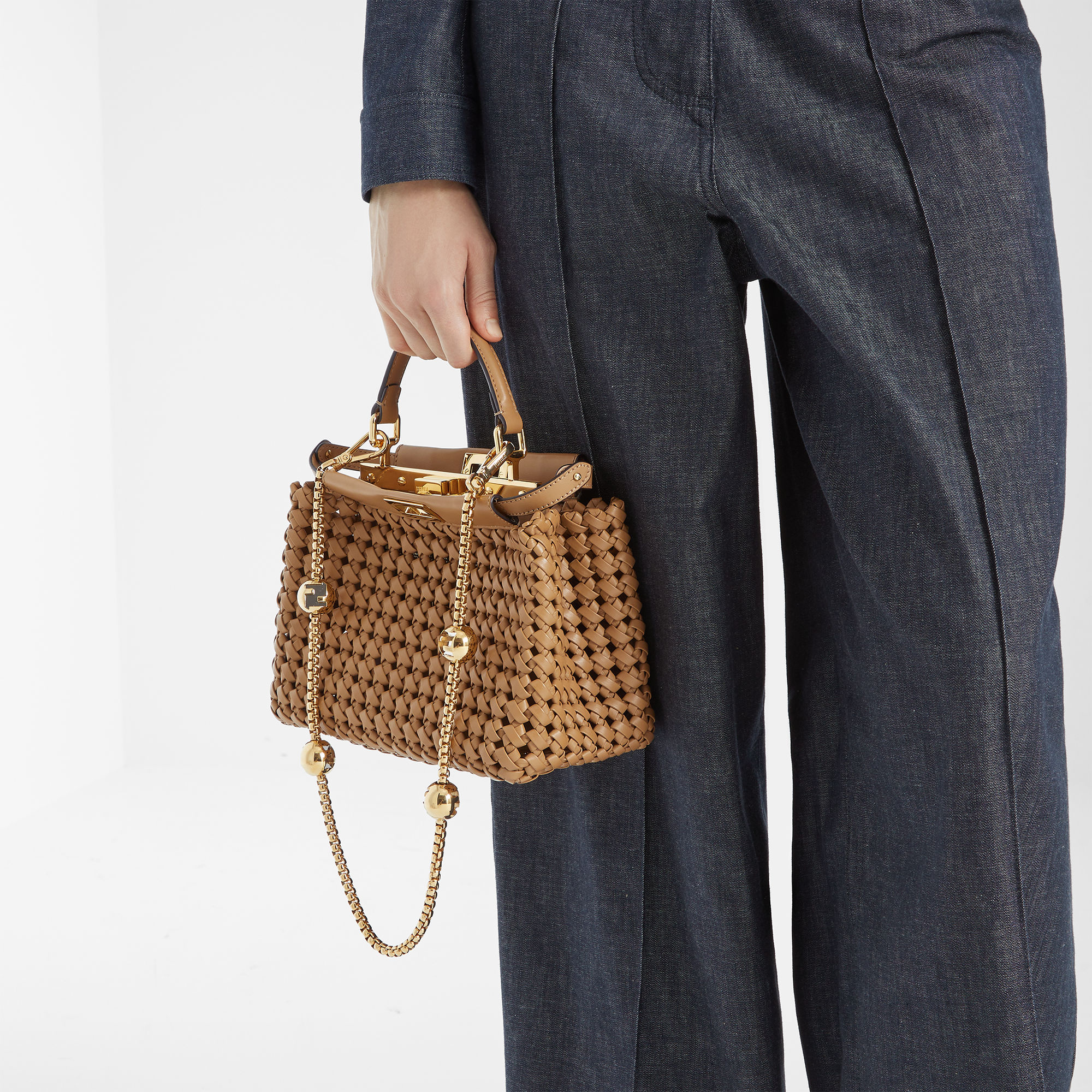 FENDI ピーカブー　レギュラー レザー ハンドバッグ ベージュ フェンディ ミニピーカブー レザー 2WAYハンドバッグ ベージュ