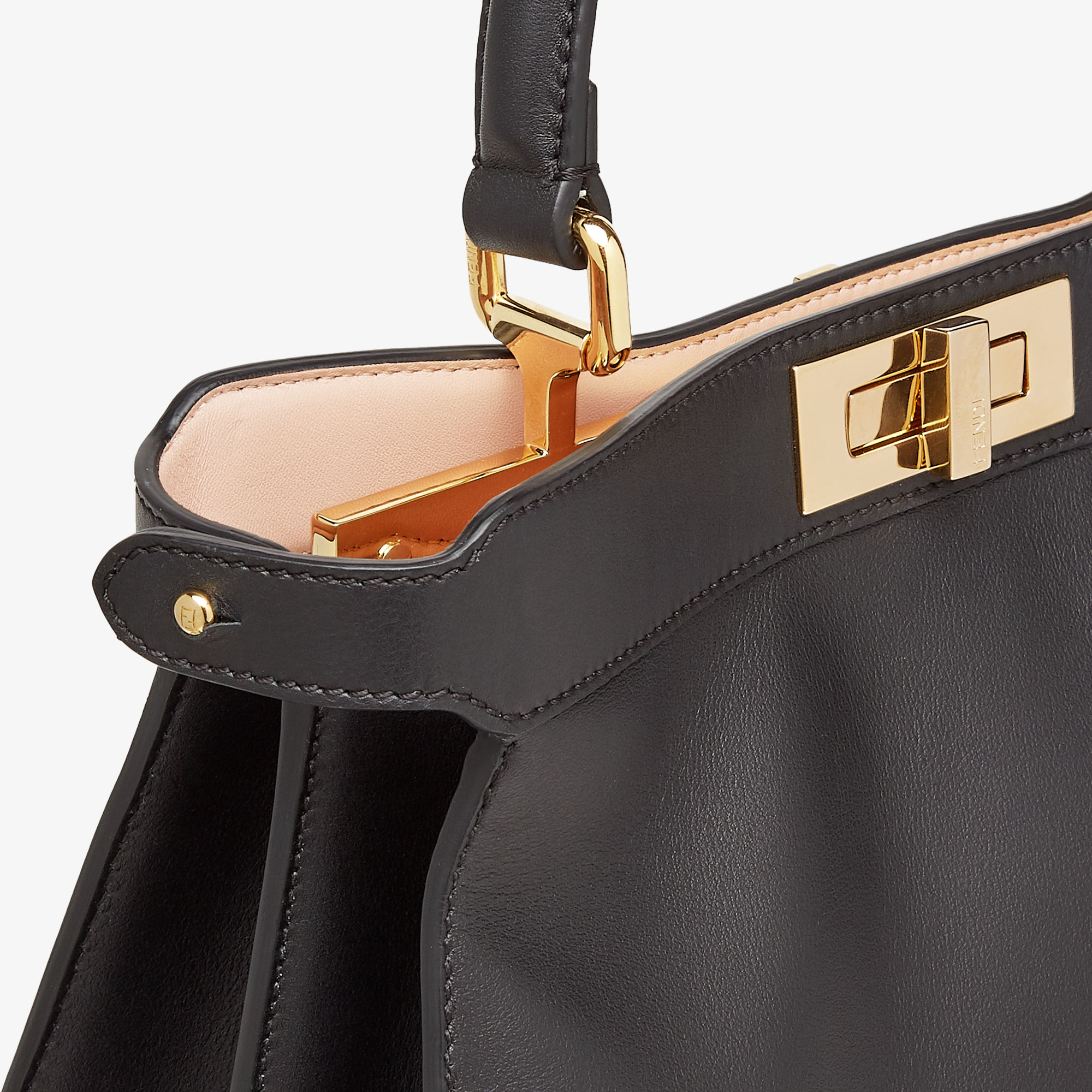 ピーカブー ISeeU ミディアム レザー ブラック | Fendi