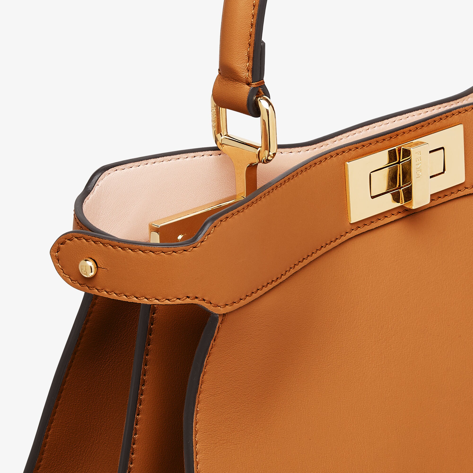 FENDI ピーカブー ISeeU ミディアム ブラウンレザー バッグ ピーカブー ISeeU ミディアム レザー ブラウン | Fendi