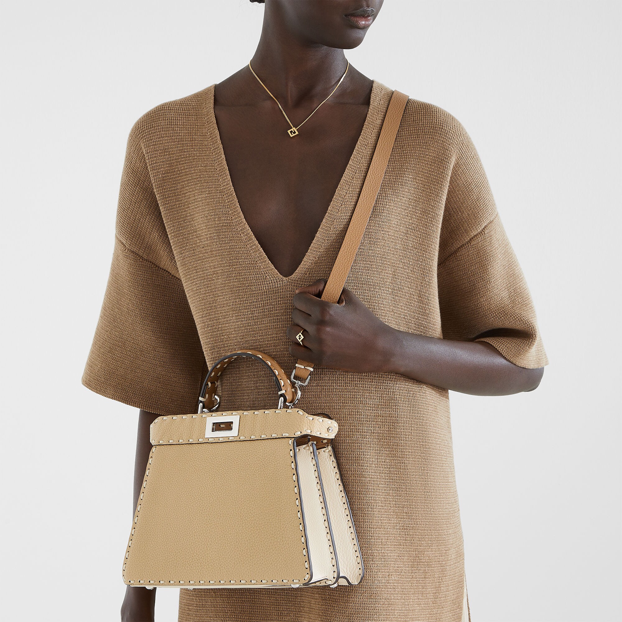 関税なし 送料無料 PEEKABOO ISEEU SMALL HANDBAG Peekaboo ISeeU Small Leather Beige | Fendi