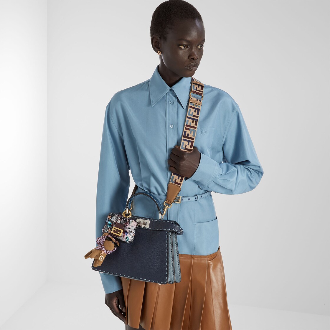 Peekaboo ISeeU Small Cuoio Romano leather Blue - Image 8/8