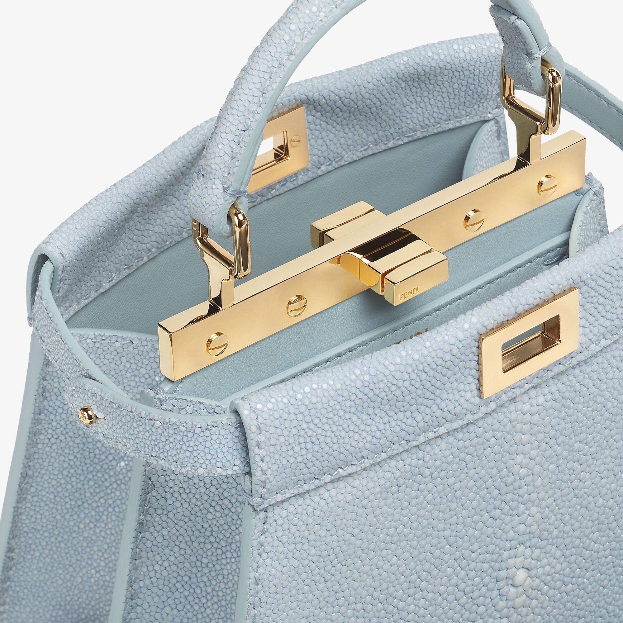 新着【FENDI】ピーカブー ISeeUプチ スティングレイレザーバッグ ピーカブー ISeeU プチ スティングレイ スカーフ付き