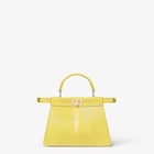 حقيبة Peekaboo ISeeU بحجم صغير جداً الصورة 3 من 5