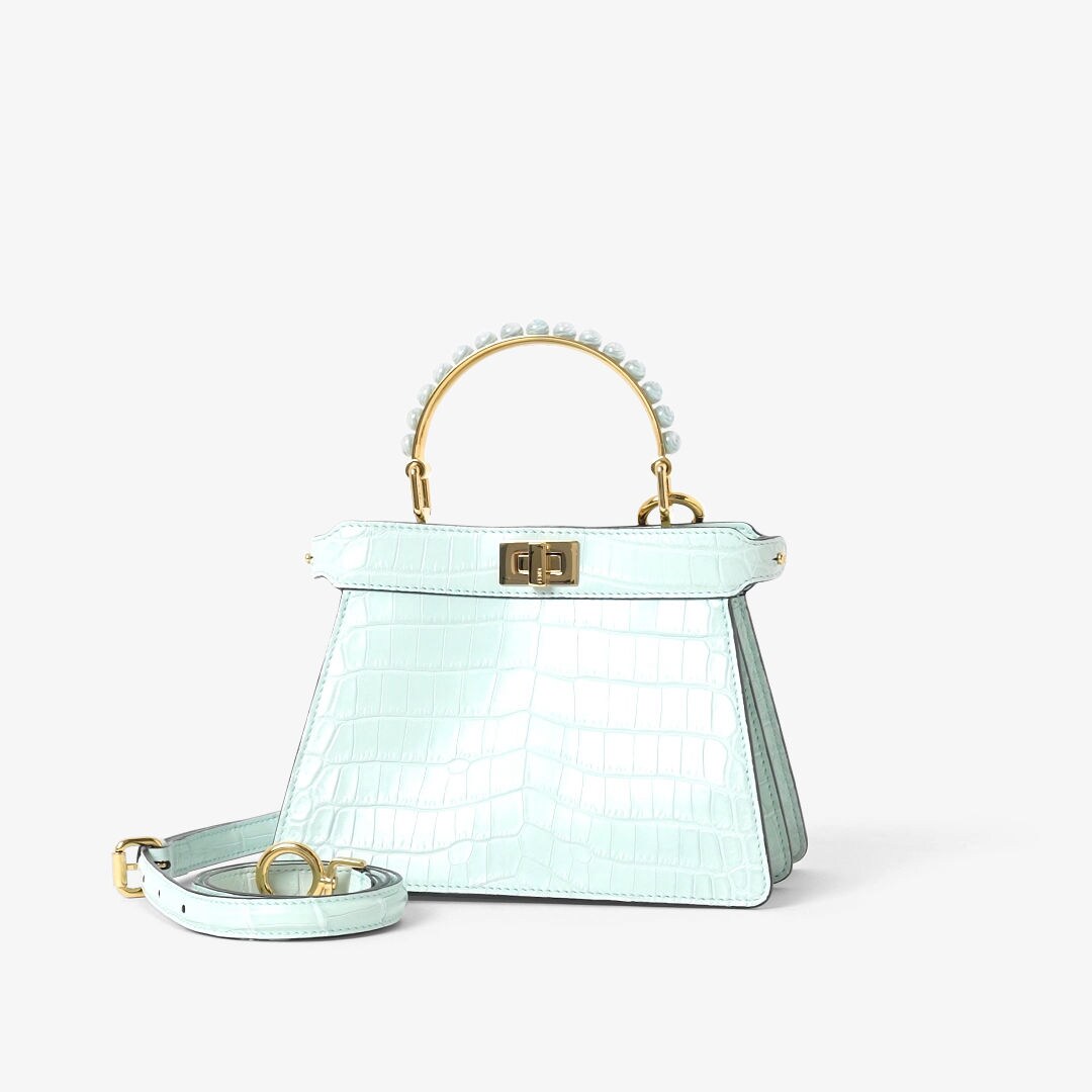 حقيبة Peekaboo ISeeU بحجم صغير جداً