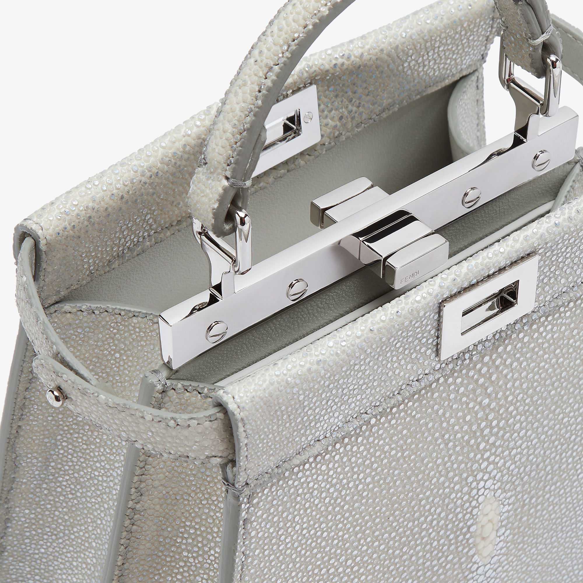 ピーカブー ISeeU プチ プレシャスレザー シルバー | Fendi