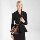 حقيبة Peekaboo ISeeU بحجم صغير جداً الصورة 2 من 7