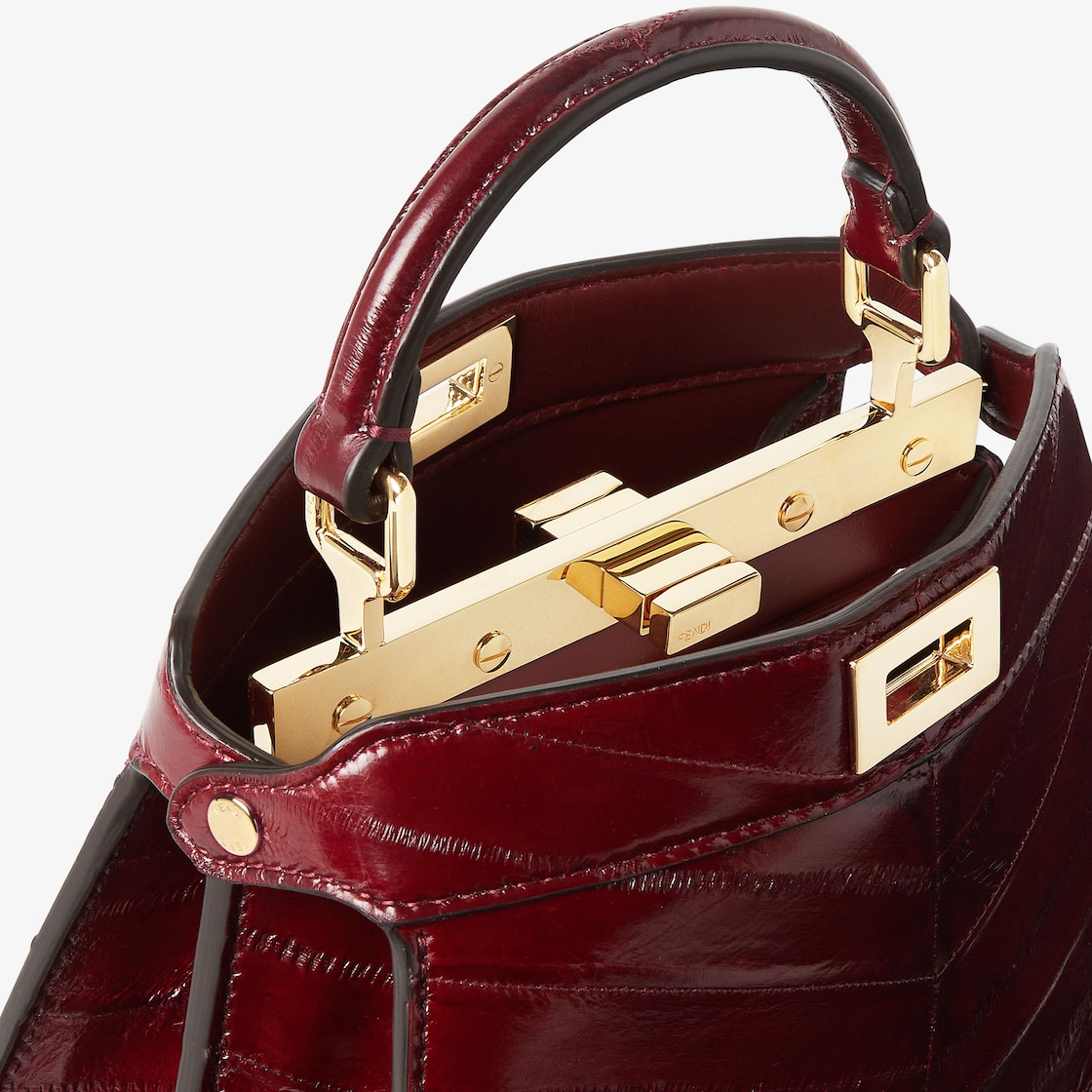 حقيبة Peekaboo ISeeU بحجم صغير جداً