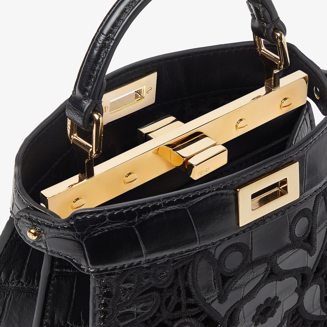 حقيبة Peekaboo ISeeU بحجم صغير جداً