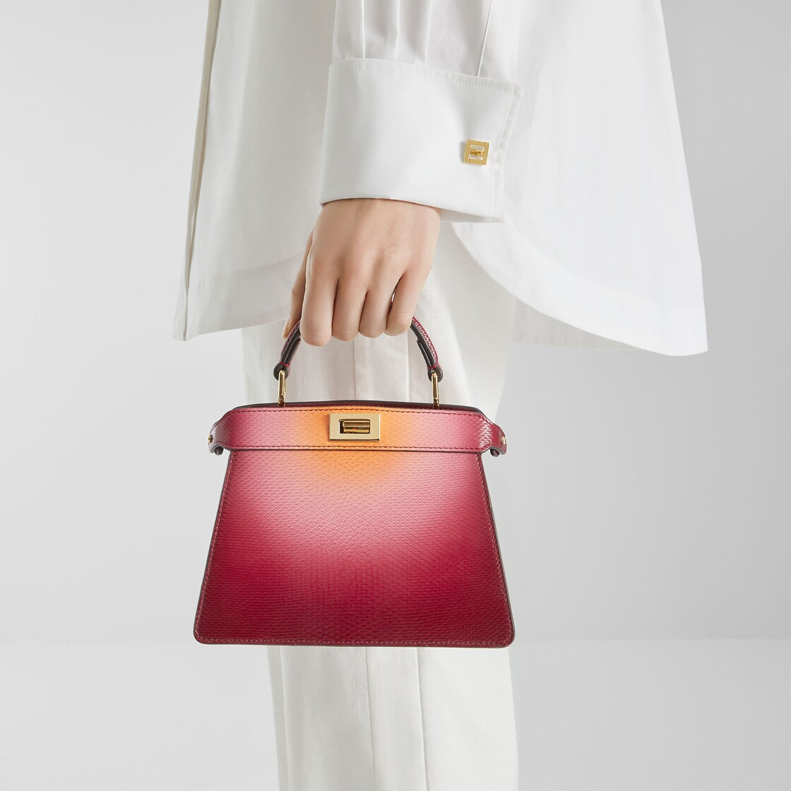 حقيبة Peekaboo ISeeU بحجم صغير جداً