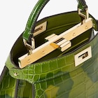 حقيبة Peekaboo ISeeU بحجم صغير جداً الصورة 5 من 6