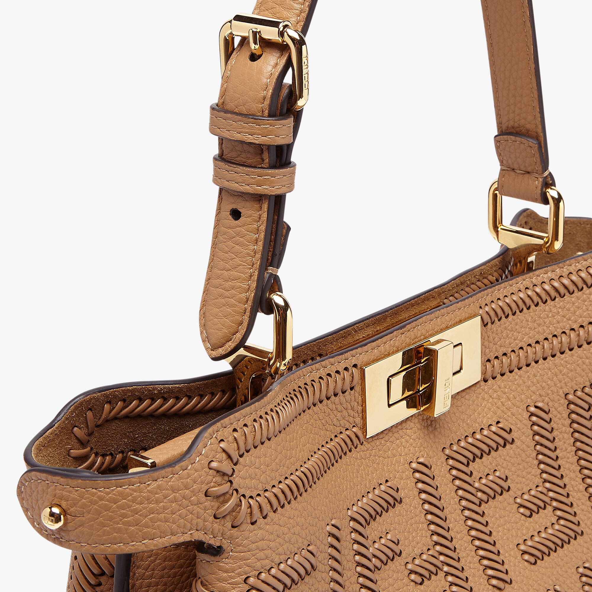 ピーカブー ソフト ミディアム カーフレザー ベージュ | Fendi