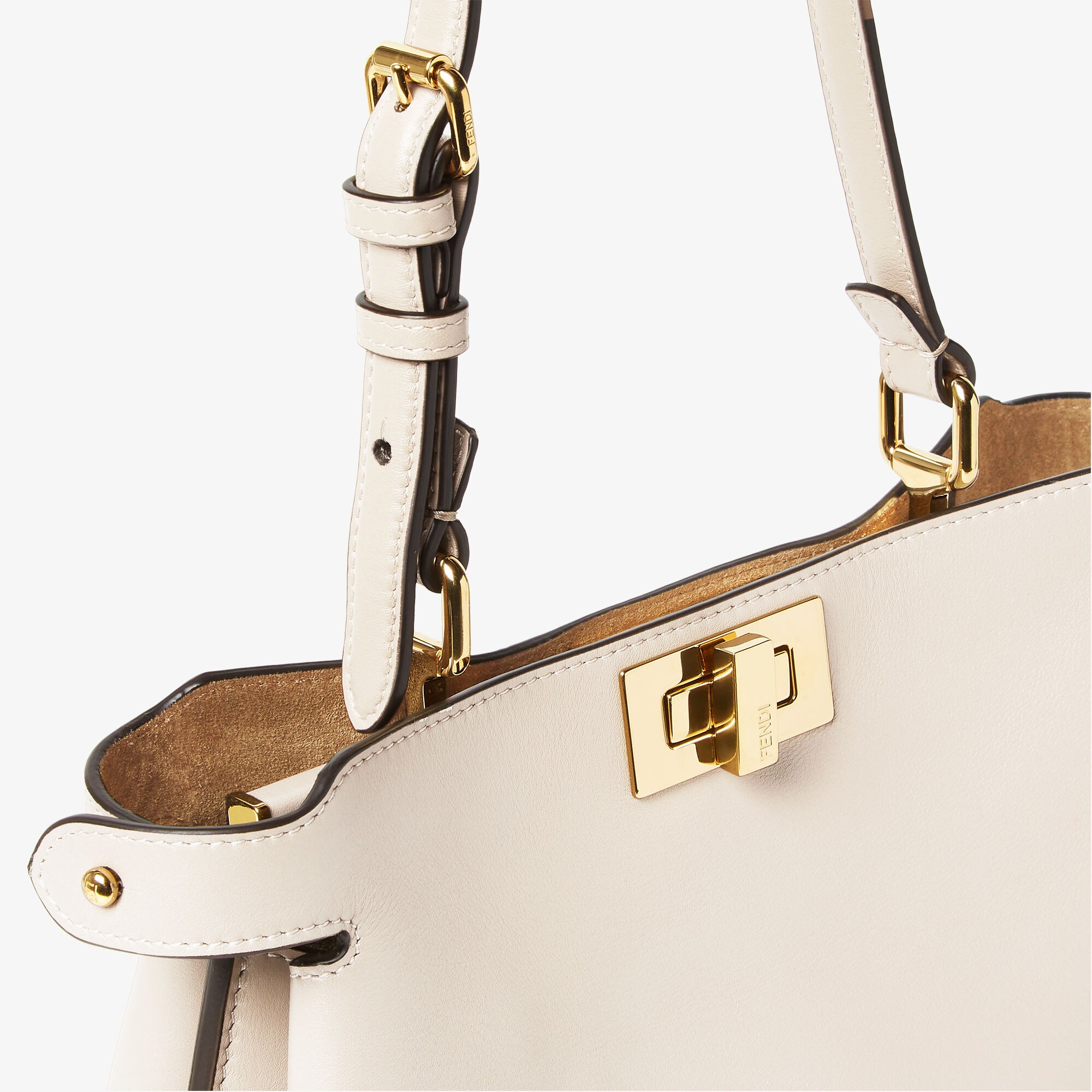 【FENDI】 ピーカブー ソフト スモール グリーン フェンディ「ピーカブー ソフト スモール」バッグ、“抹茶”や