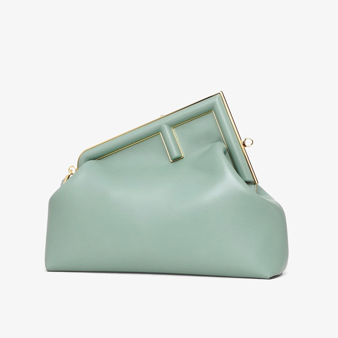 حقيبة Fendi First بحجم متوسط
