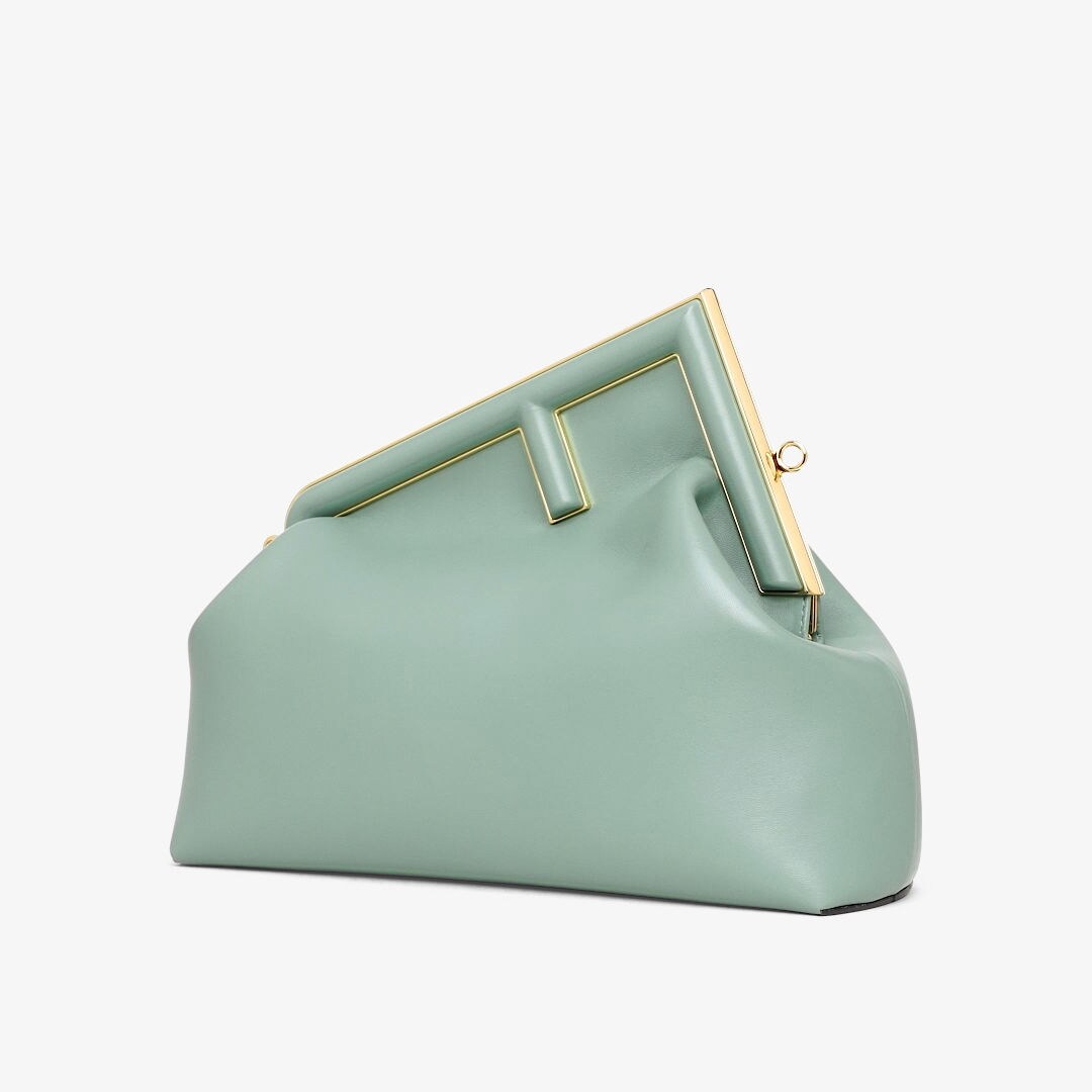 حقيبة Fendi First بحجم متوسط
