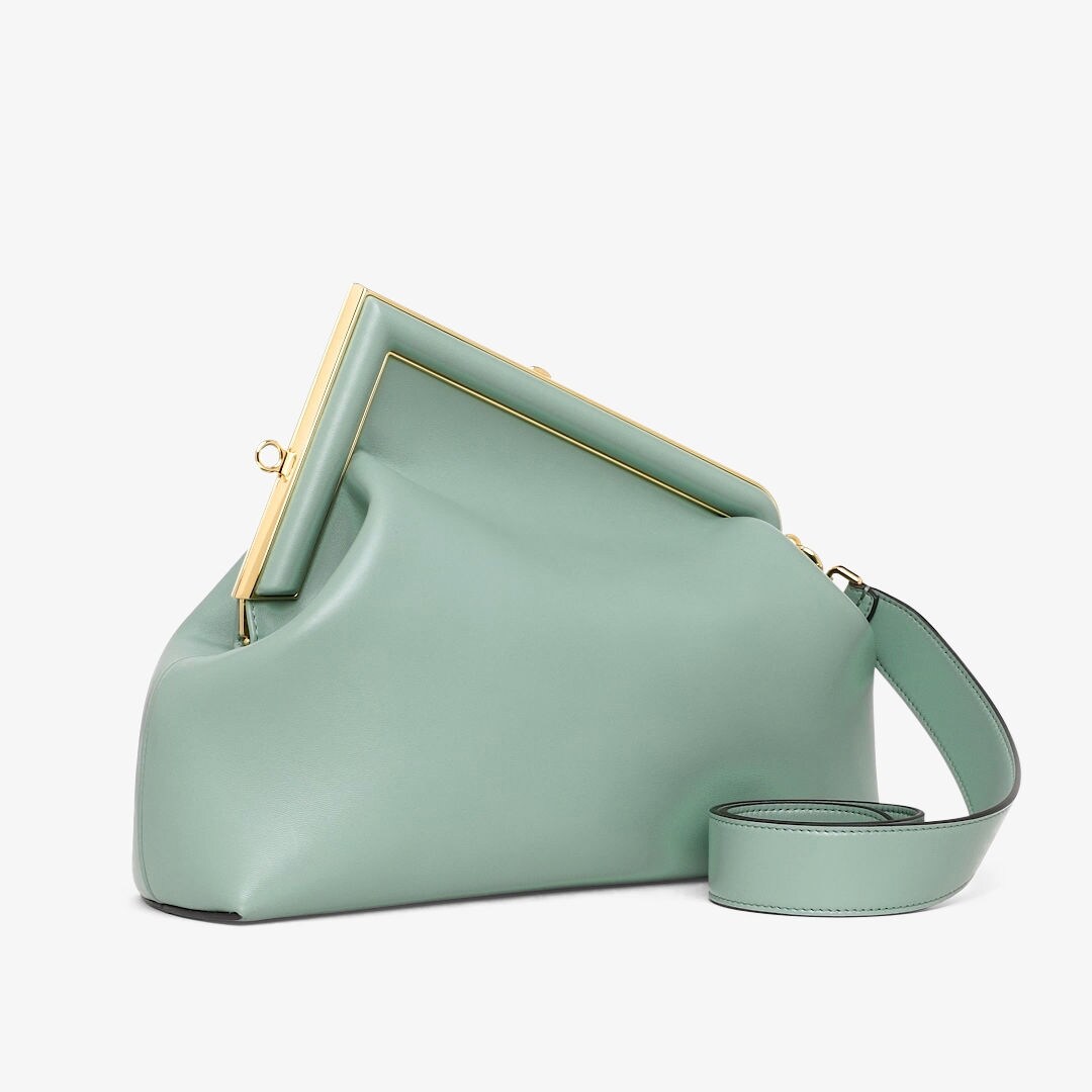 حقيبة Fendi First بحجم متوسط