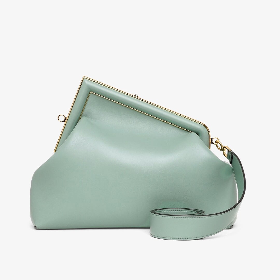 حقيبة Fendi First بحجم متوسط