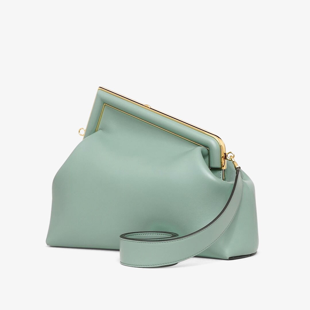 حقيبة Fendi First بحجم متوسط