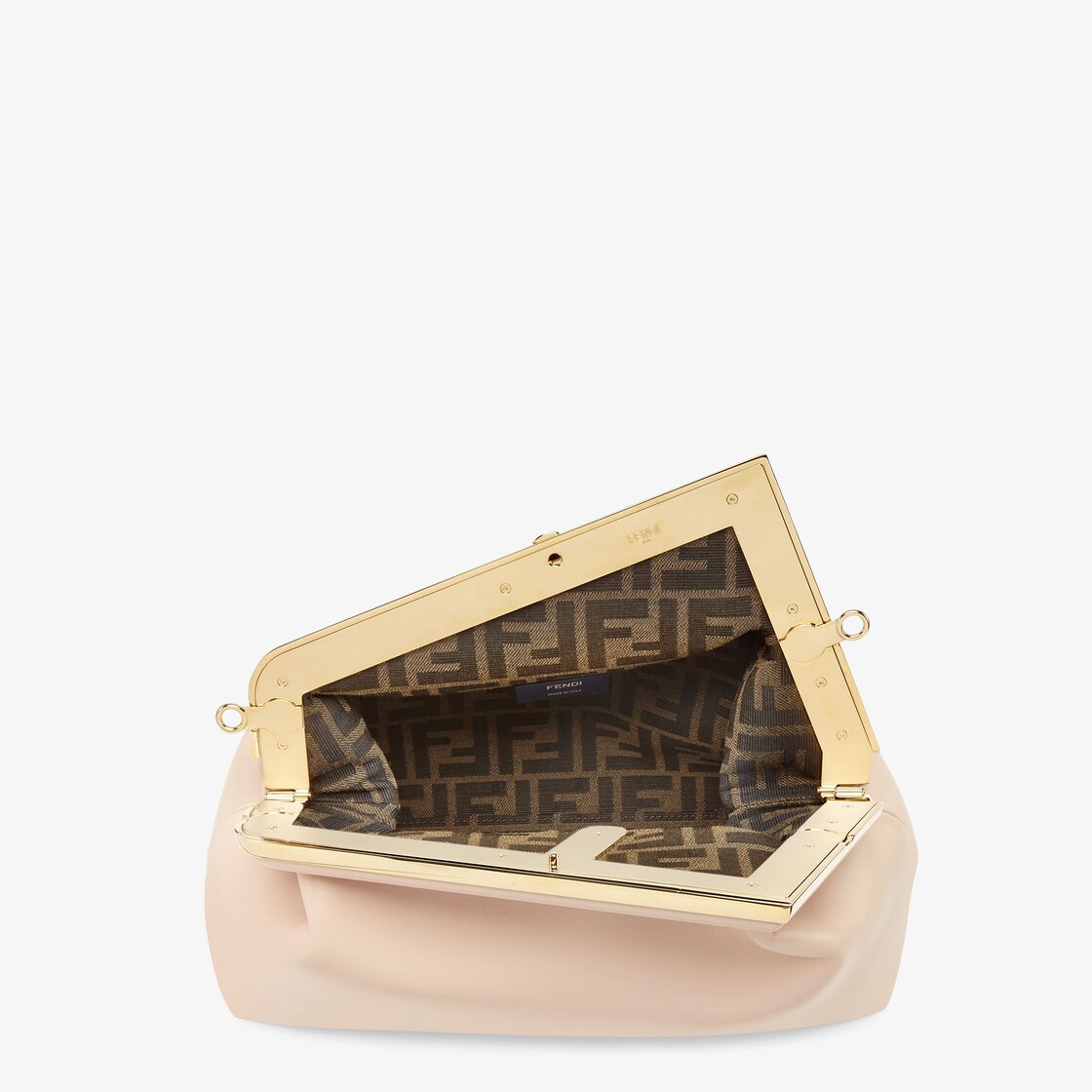 حقيبة Fendi First بحجم متوسط
