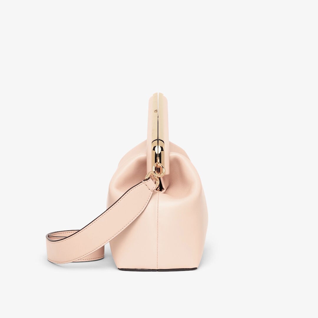 حقيبة Fendi First بحجم متوسط